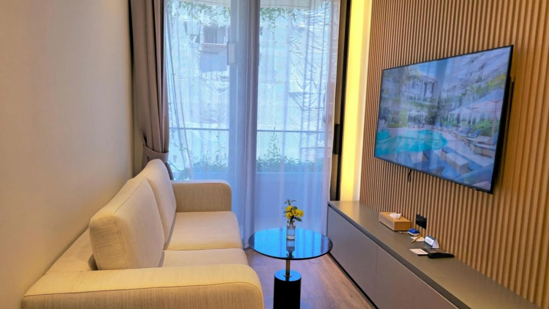 TV and multimedia in La Green Hotel and Residence