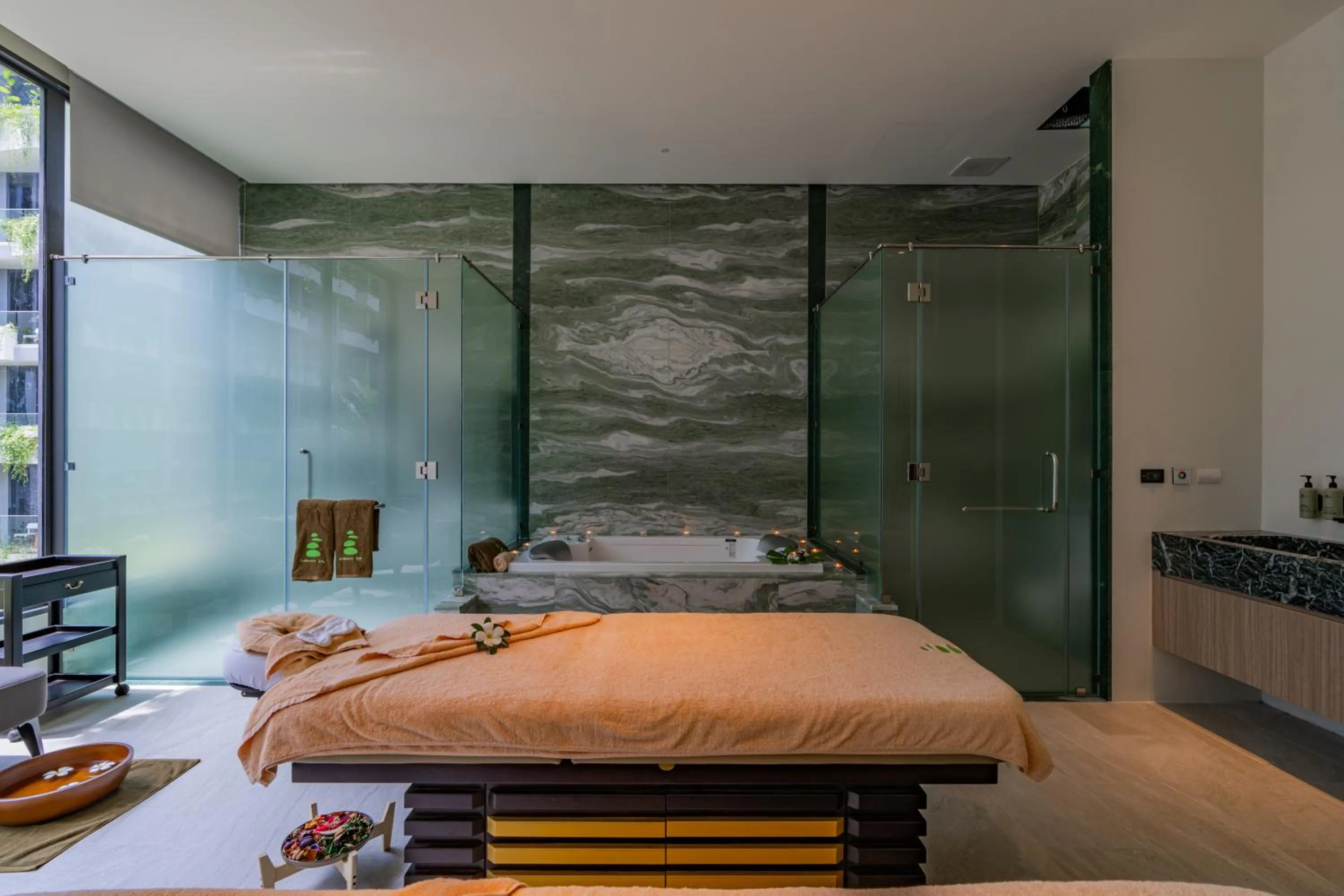Massage, Bed in La Green Hotel and Residence