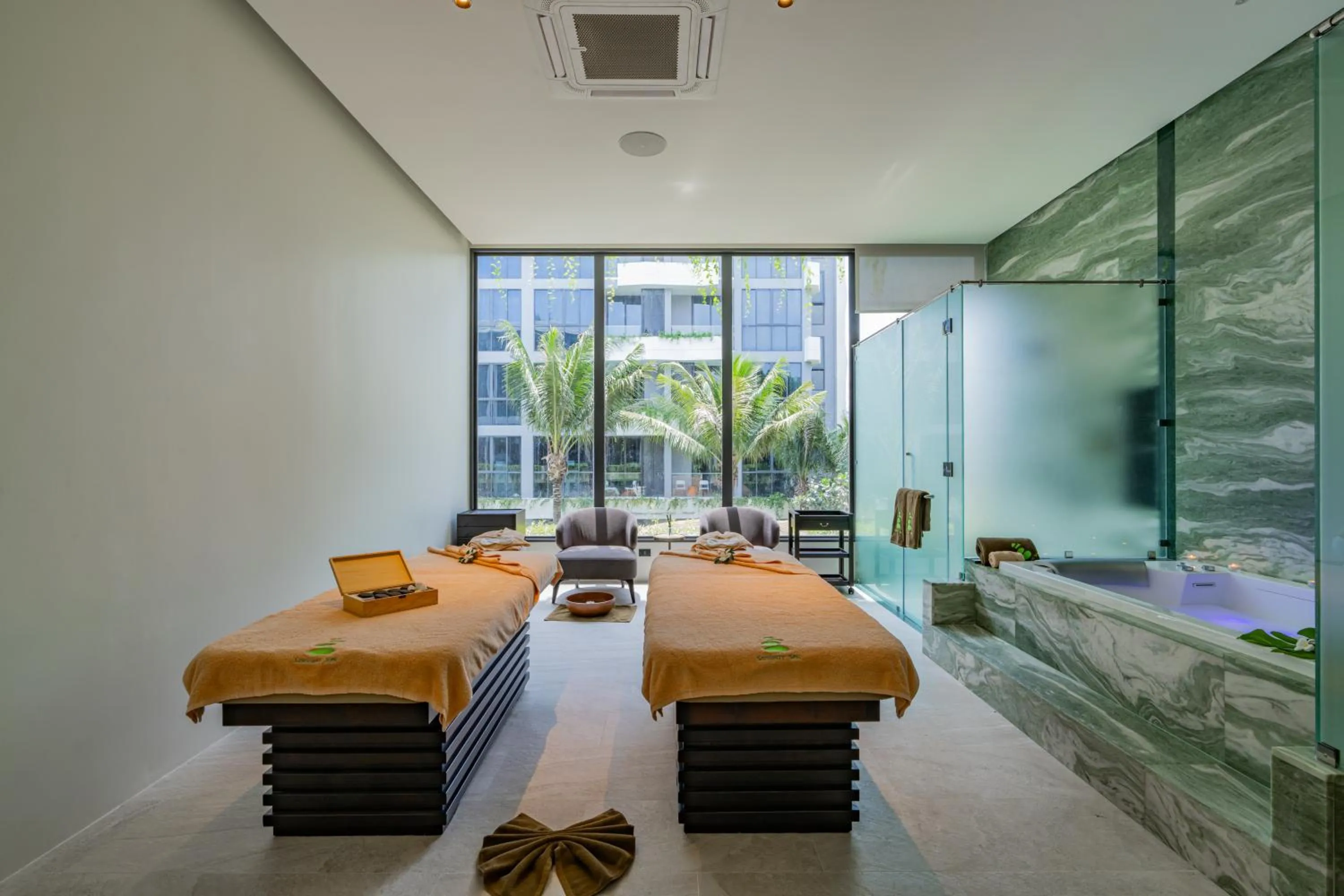 Massage in La Green Hotel and Residence
