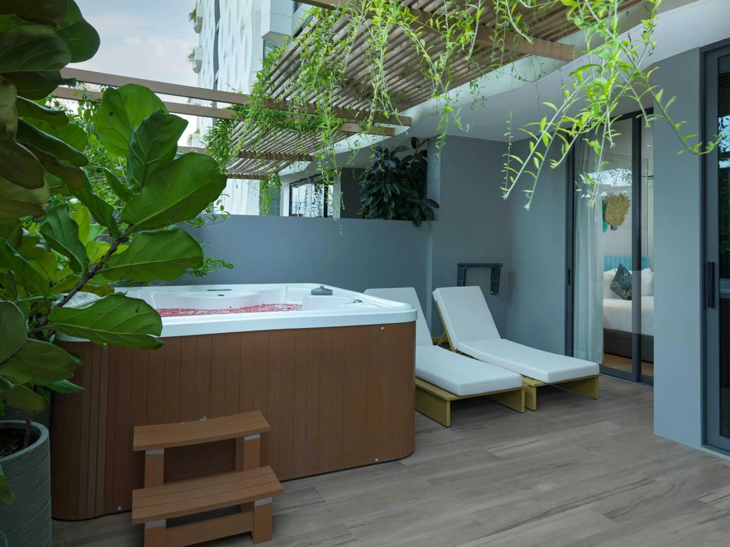 Bed in La Green Hotel and Residence