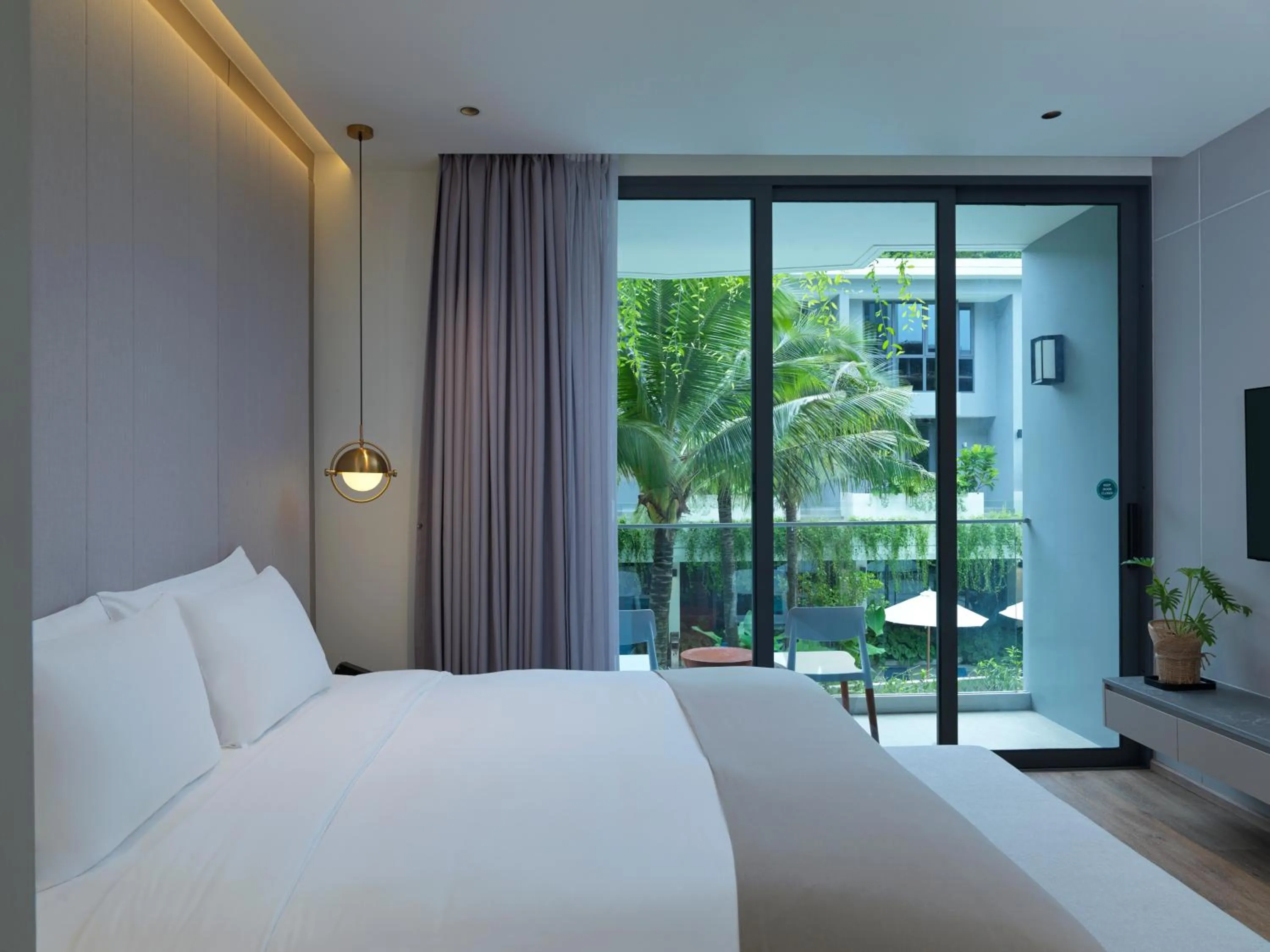 Bed in La Green Hotel and Residence