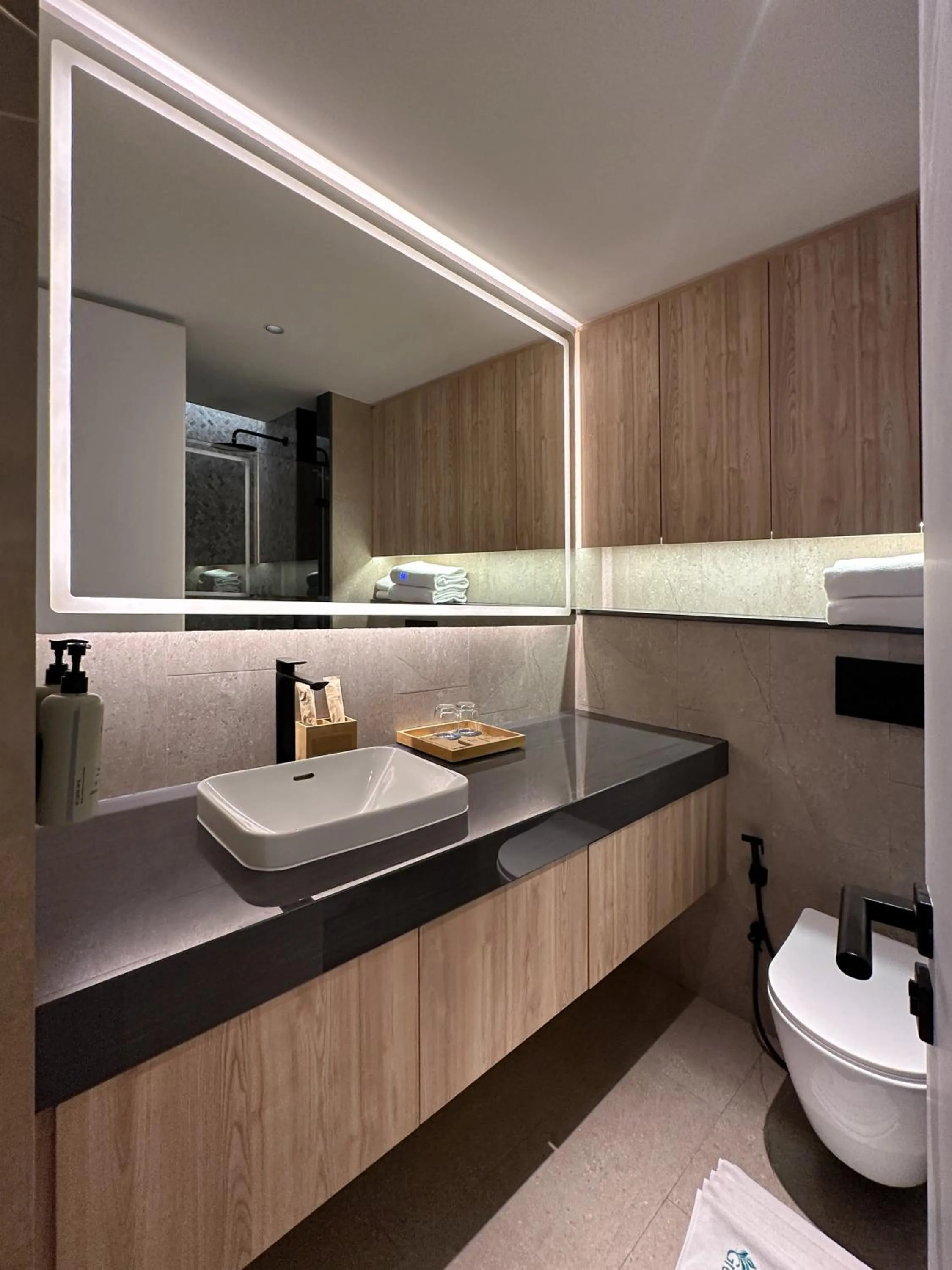 Toilet in La Green Hotel and Residence