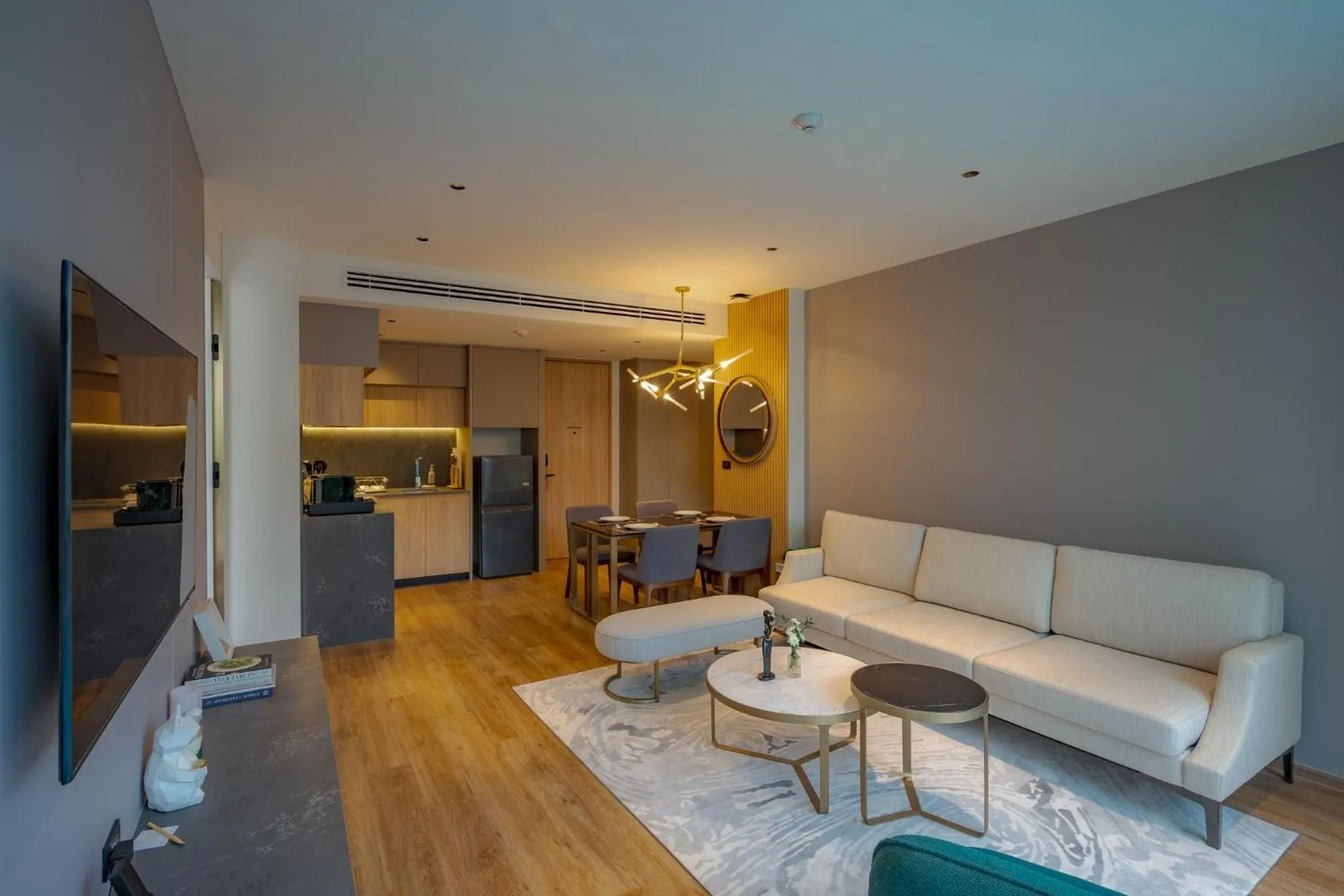 TV and multimedia in La Green Hotel and Residence