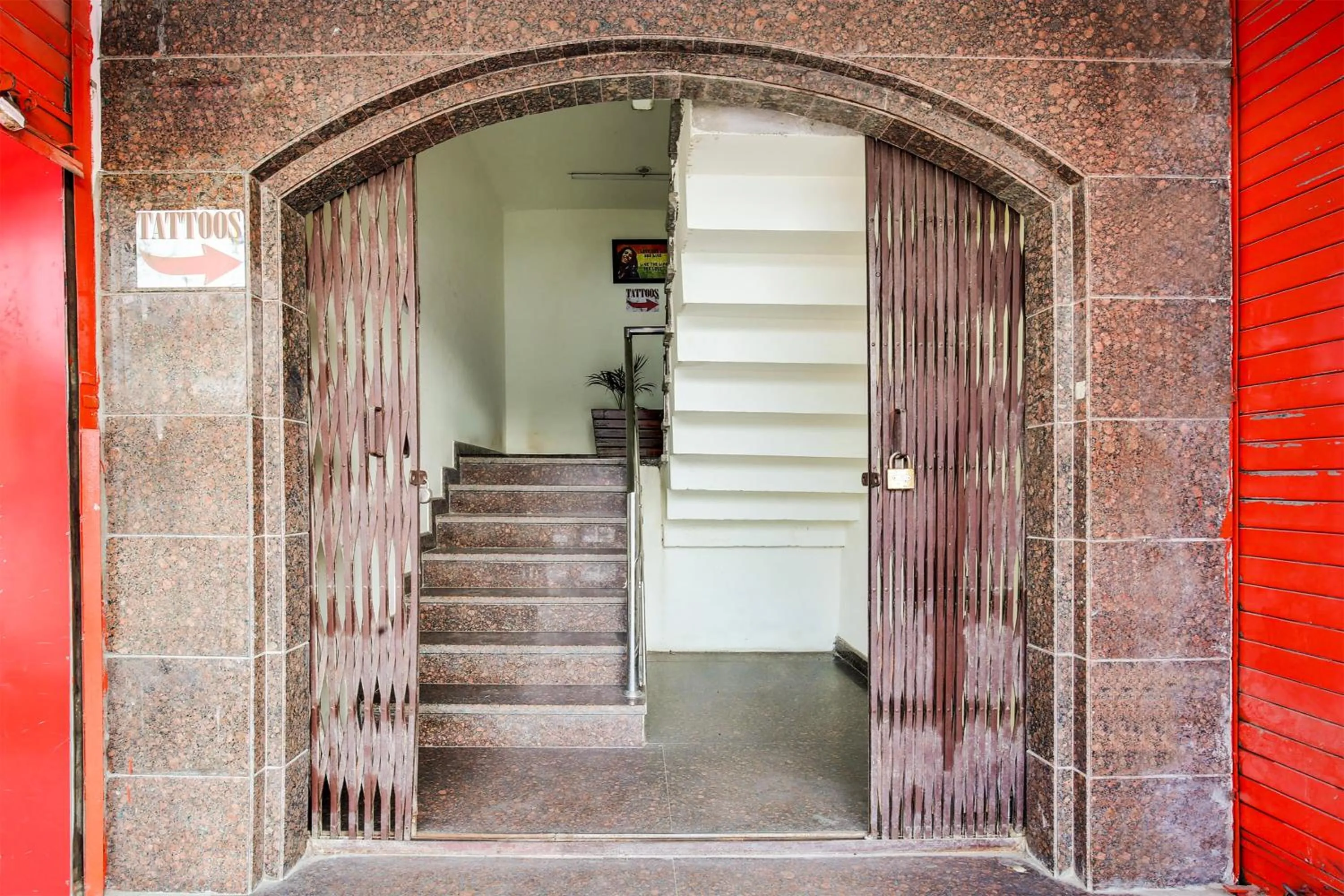 Facade/entrance in Super Collection O White Prime