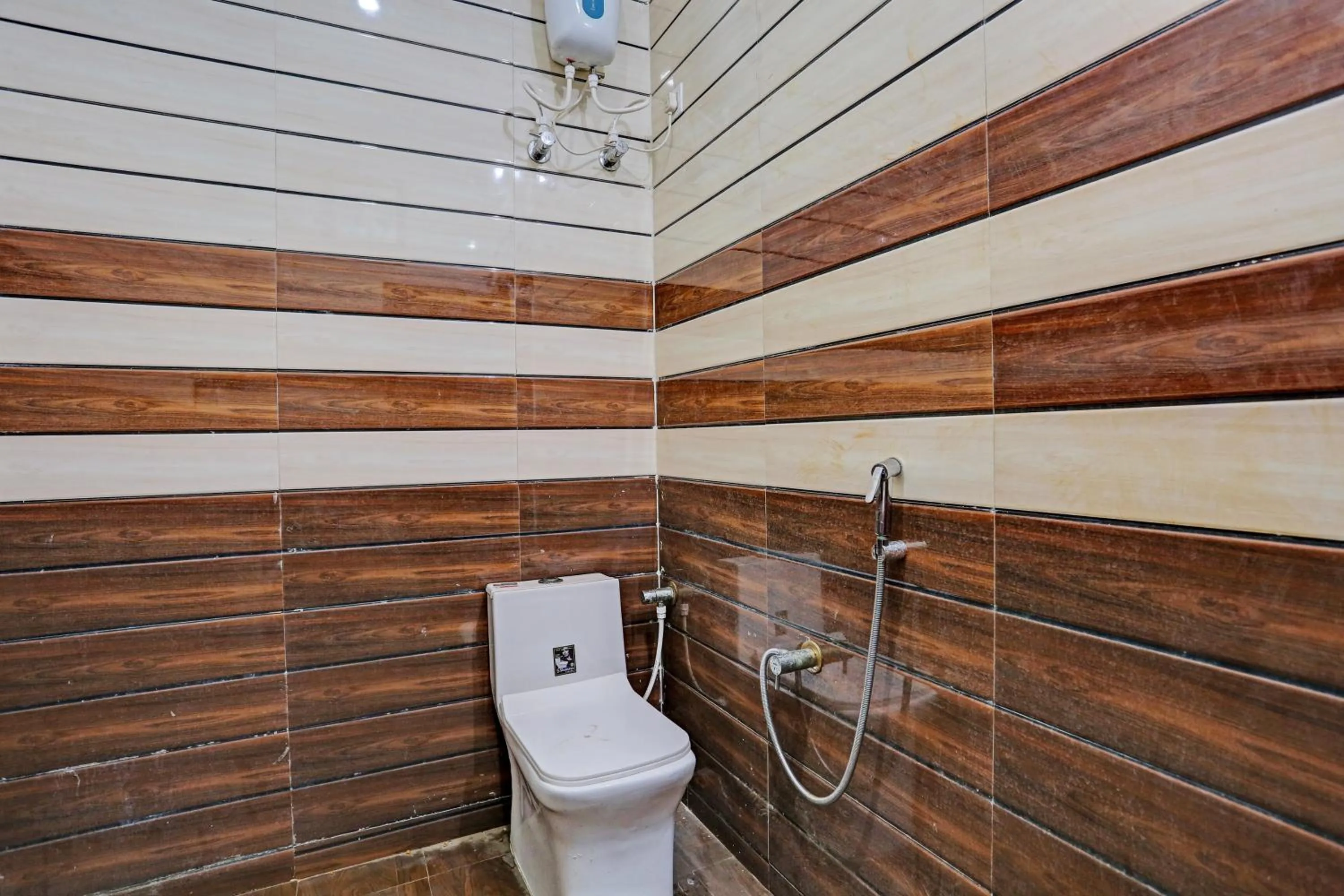 Bathroom in Hotel O Mahak Hotel & Restaurant