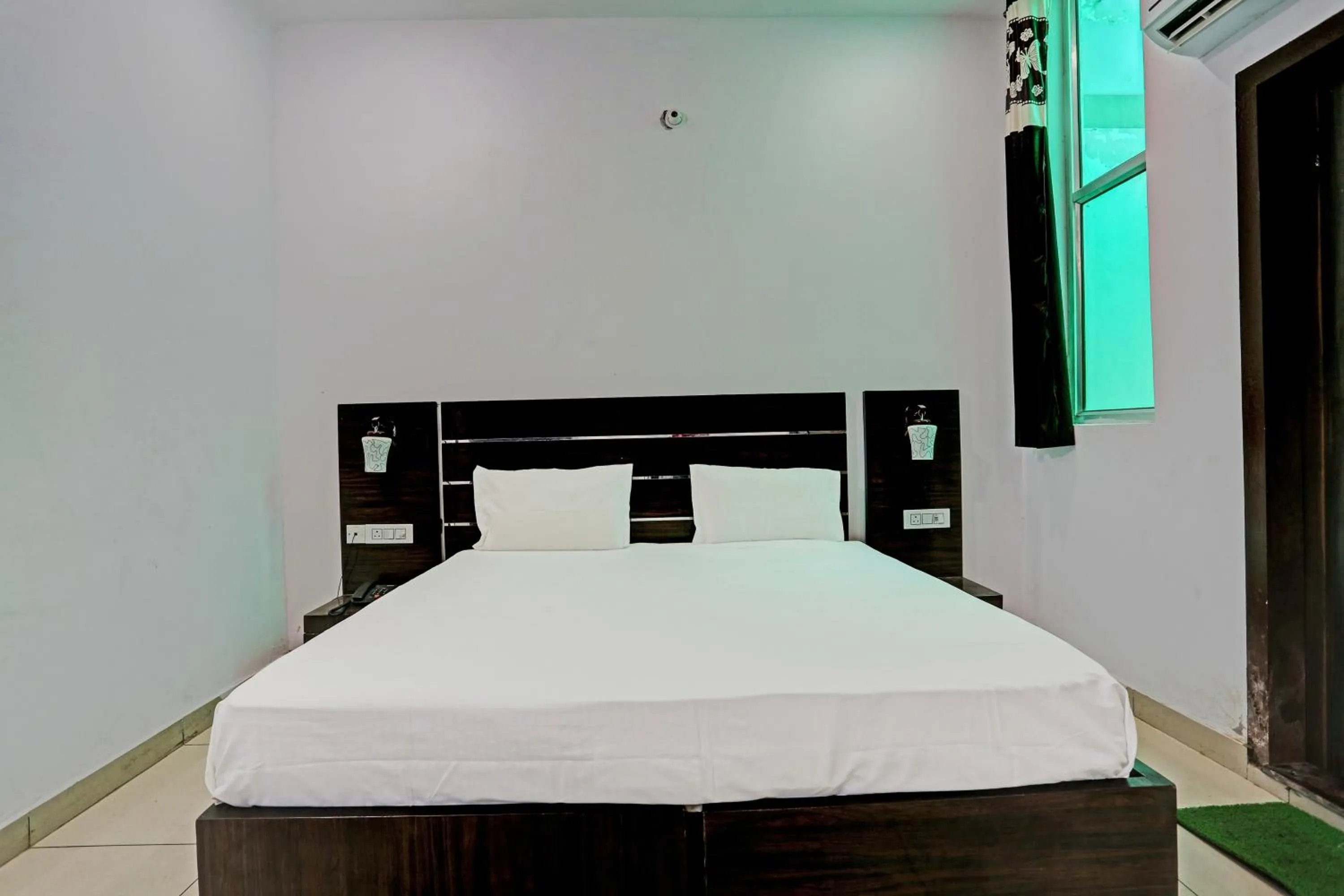 Bedroom in Hotel O Mahak Hotel & Restaurant