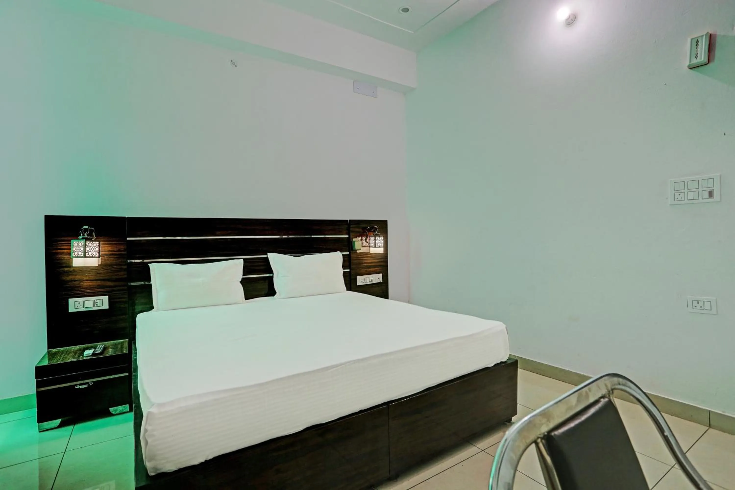 Bedroom in Hotel O Mahak Hotel & Restaurant