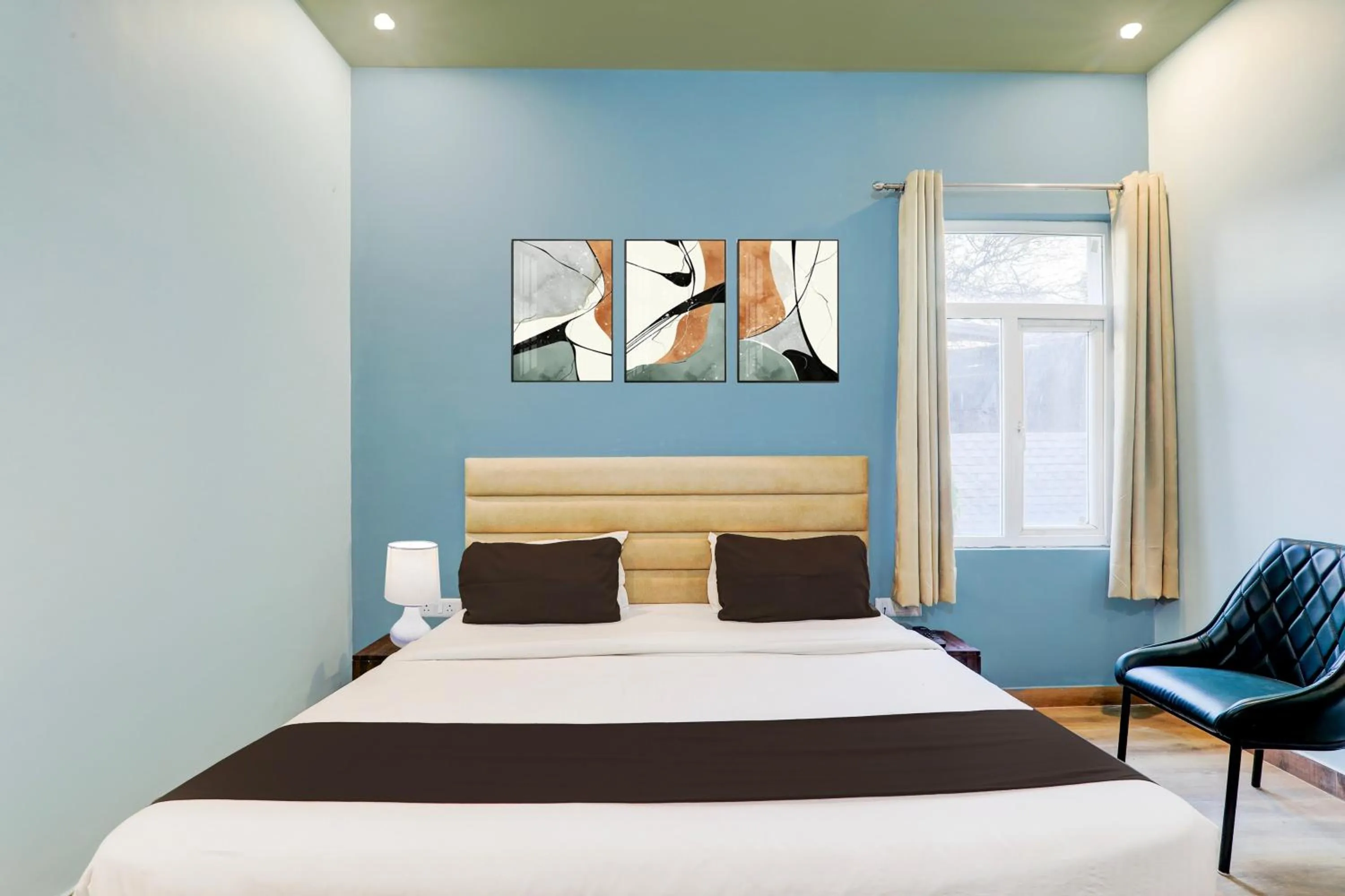 Bedroom, Bed in Super Hotel O Gomti Nagar Vigyan khand