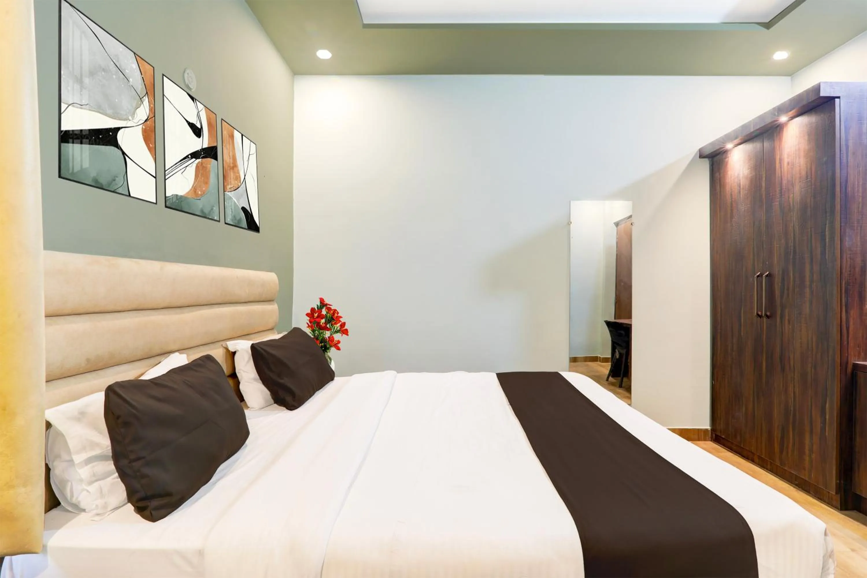 Bedroom, Bed in Super Hotel O Gomti Nagar Vigyan khand