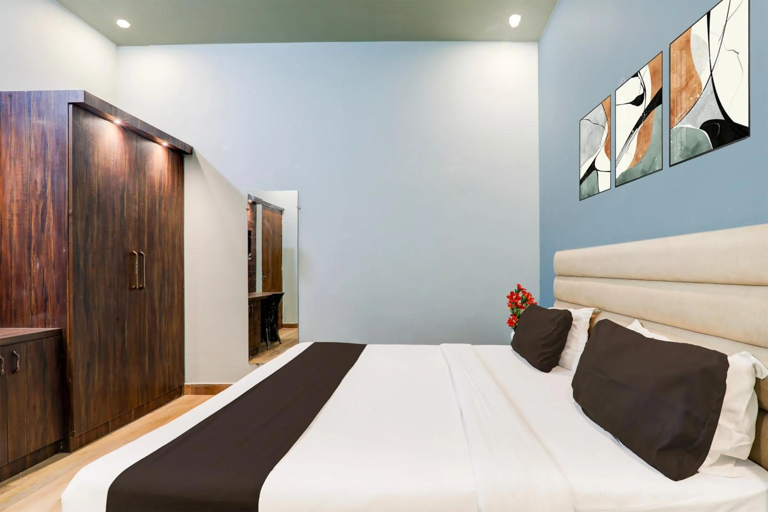 Bedroom, Bed in Super Hotel O Gomti Nagar Vigyan khand