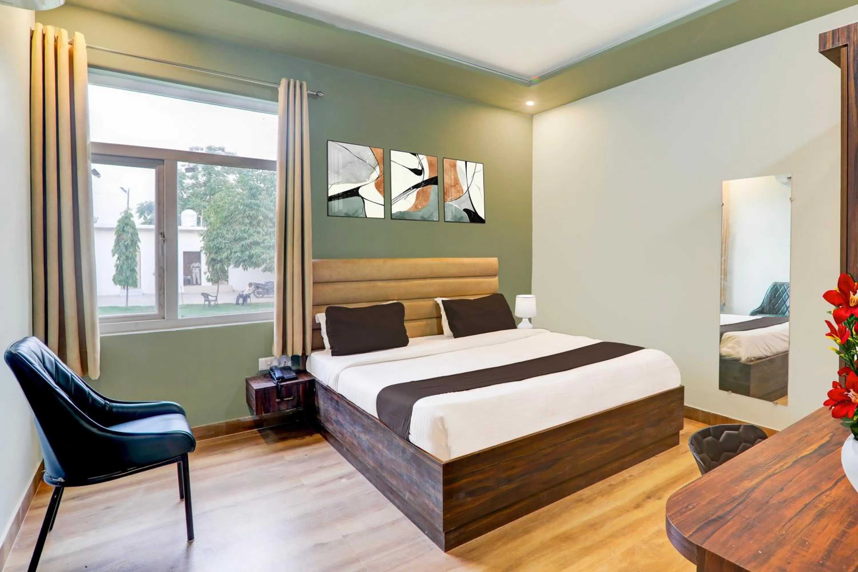 Bedroom, Bed in Super Hotel O Gomti Nagar Vigyan khand