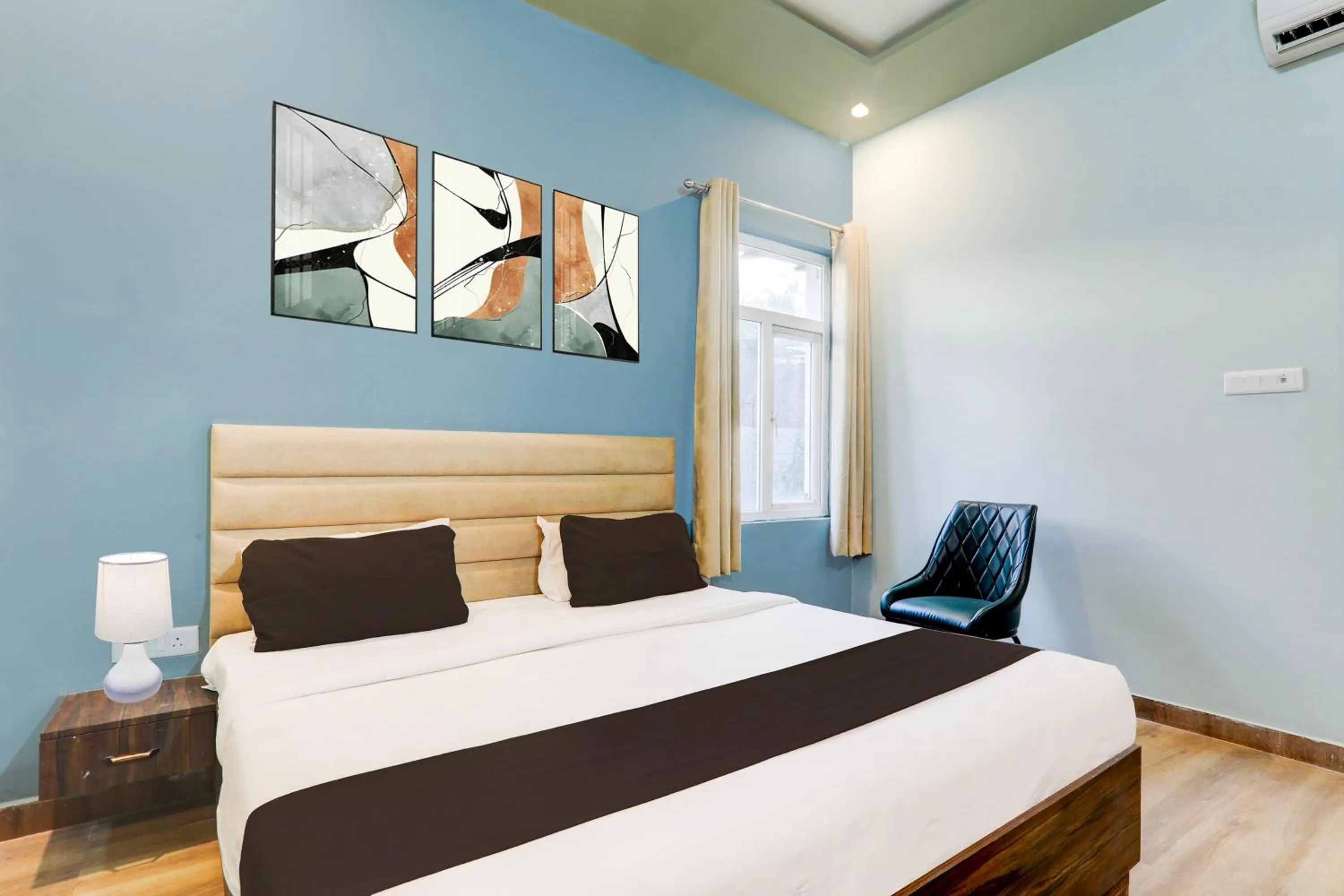 Bedroom, Bed in Super Hotel O Gomti Nagar Vigyan khand