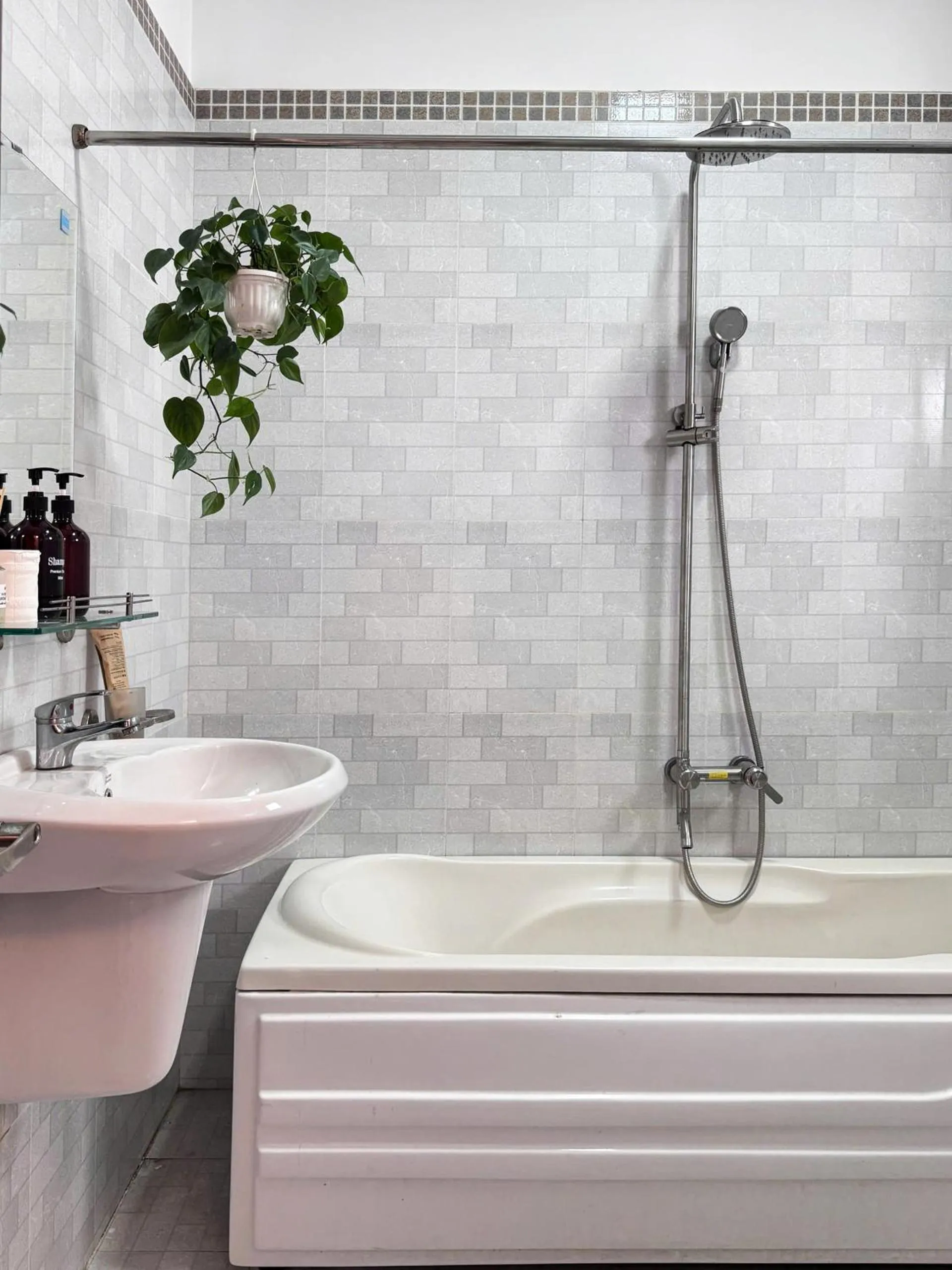 LalaHouse Riverside Residence