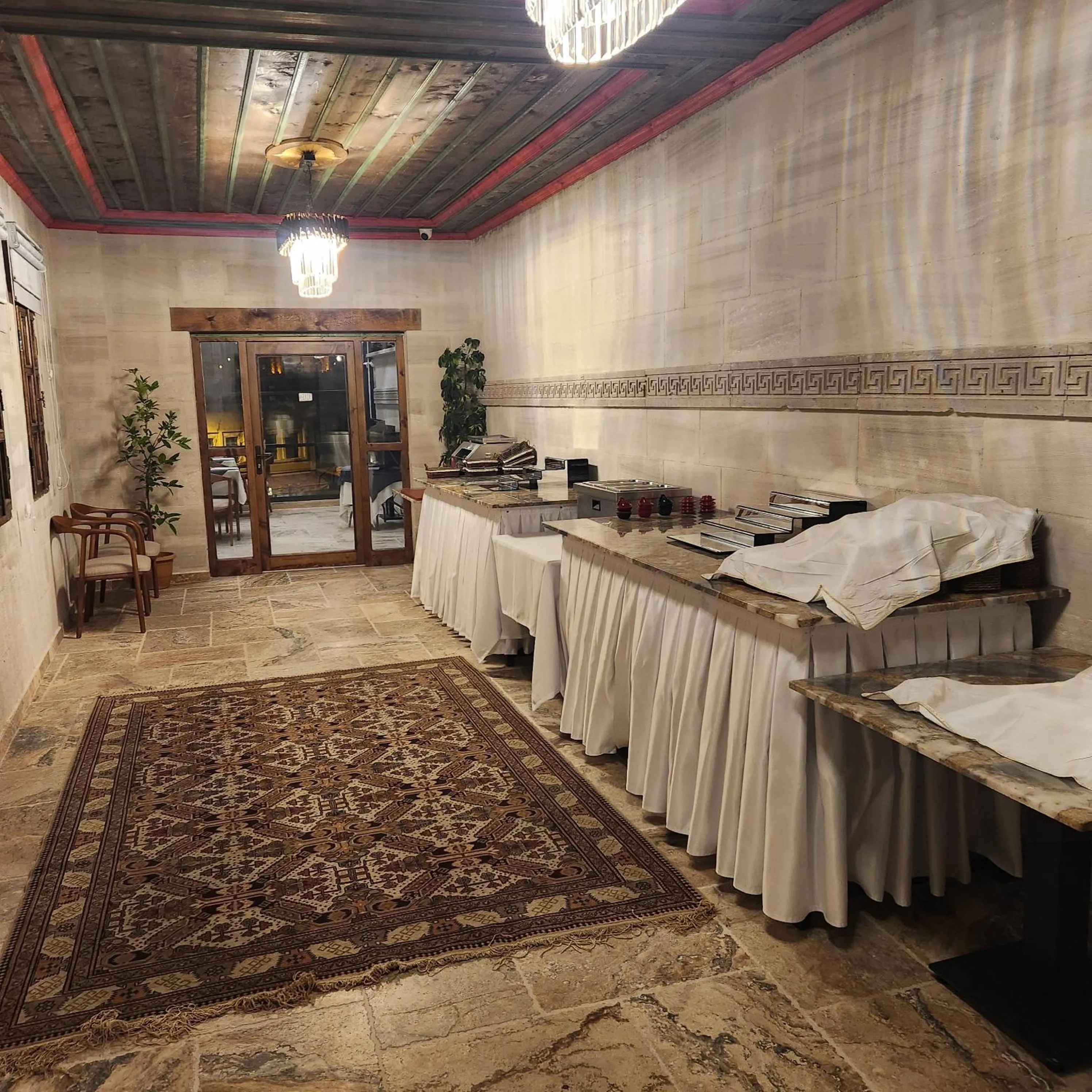 Restaurant/places to eat in Noah's Ark Cave Hotel