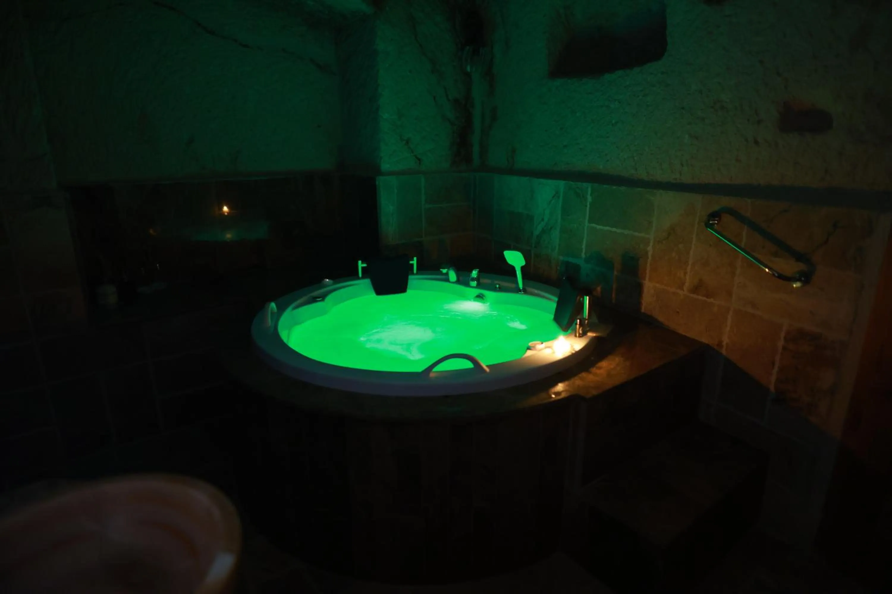 Hot Tub in Noah's Ark Cave Hotel