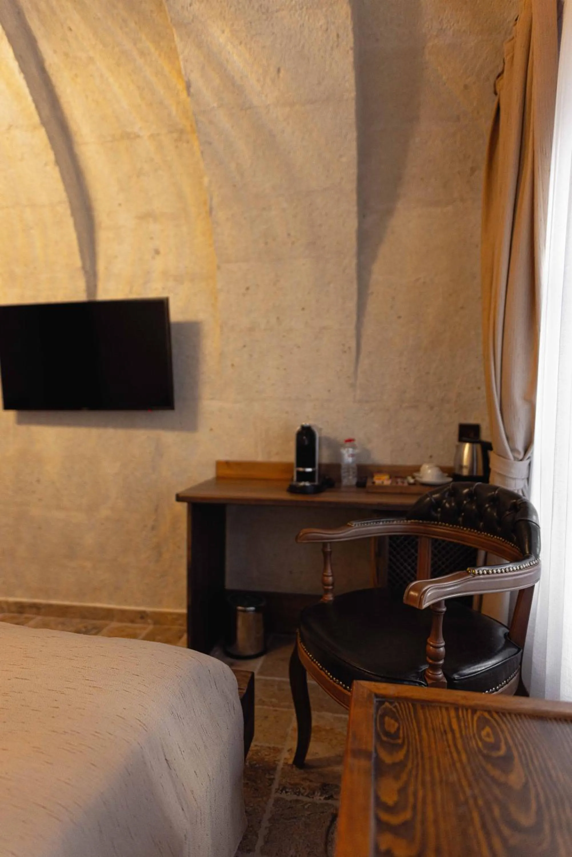 TV and multimedia in Noah's Ark Cave Hotel