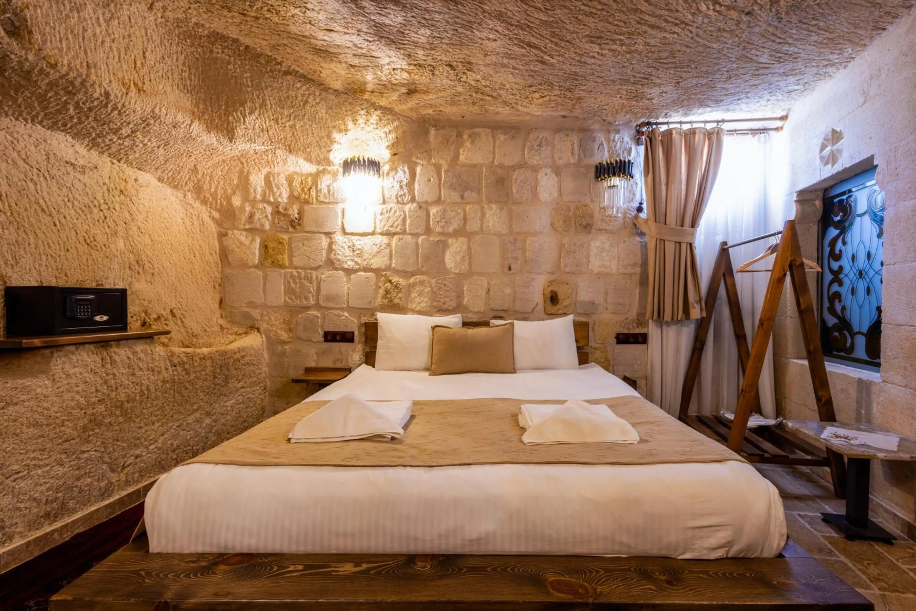 Bedroom in Noah's Ark Cave Hotel