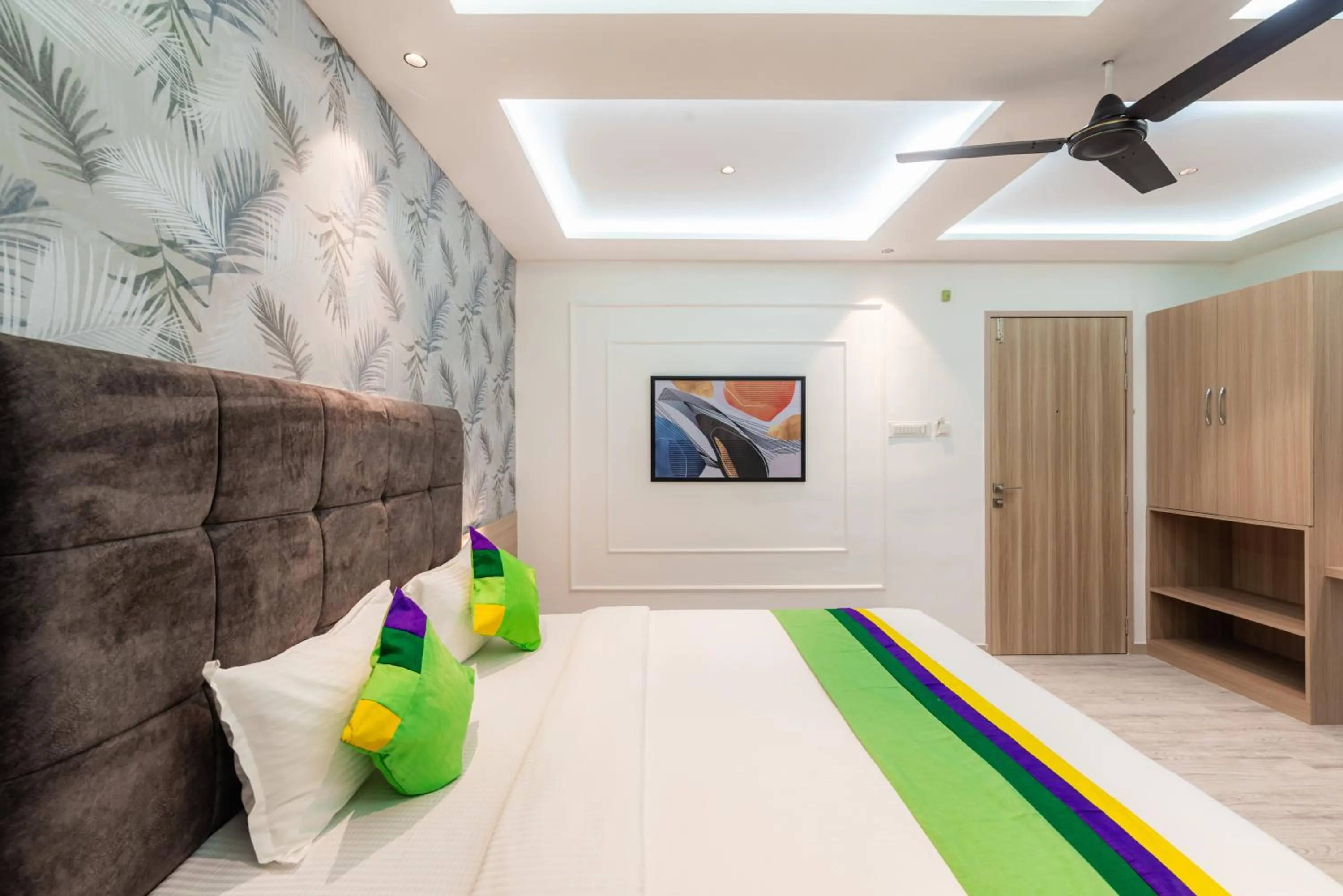 Bedroom, Bed in Treebo Cocostay, Hadapsar