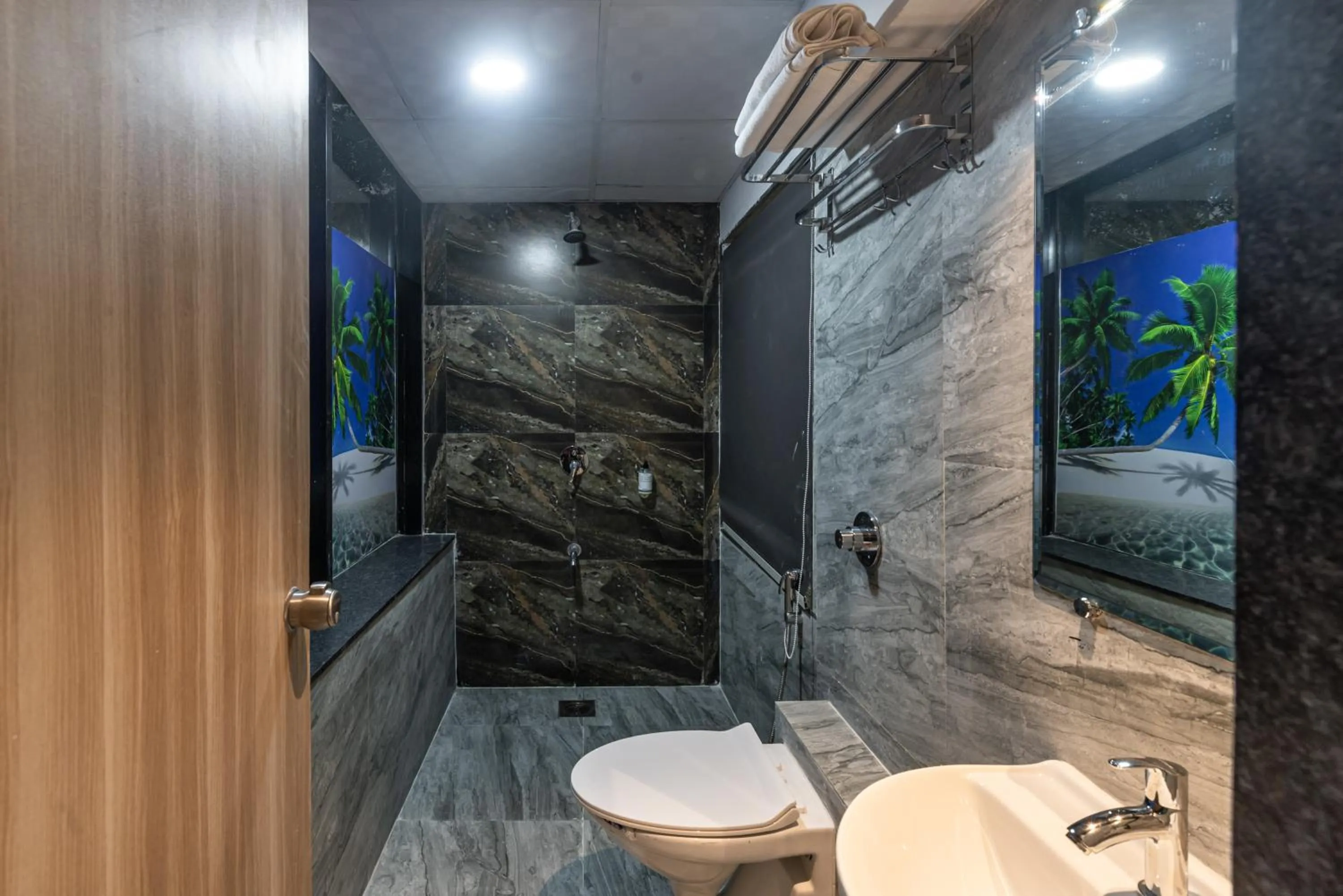 Toilet in Treebo Cocostay, Hadapsar