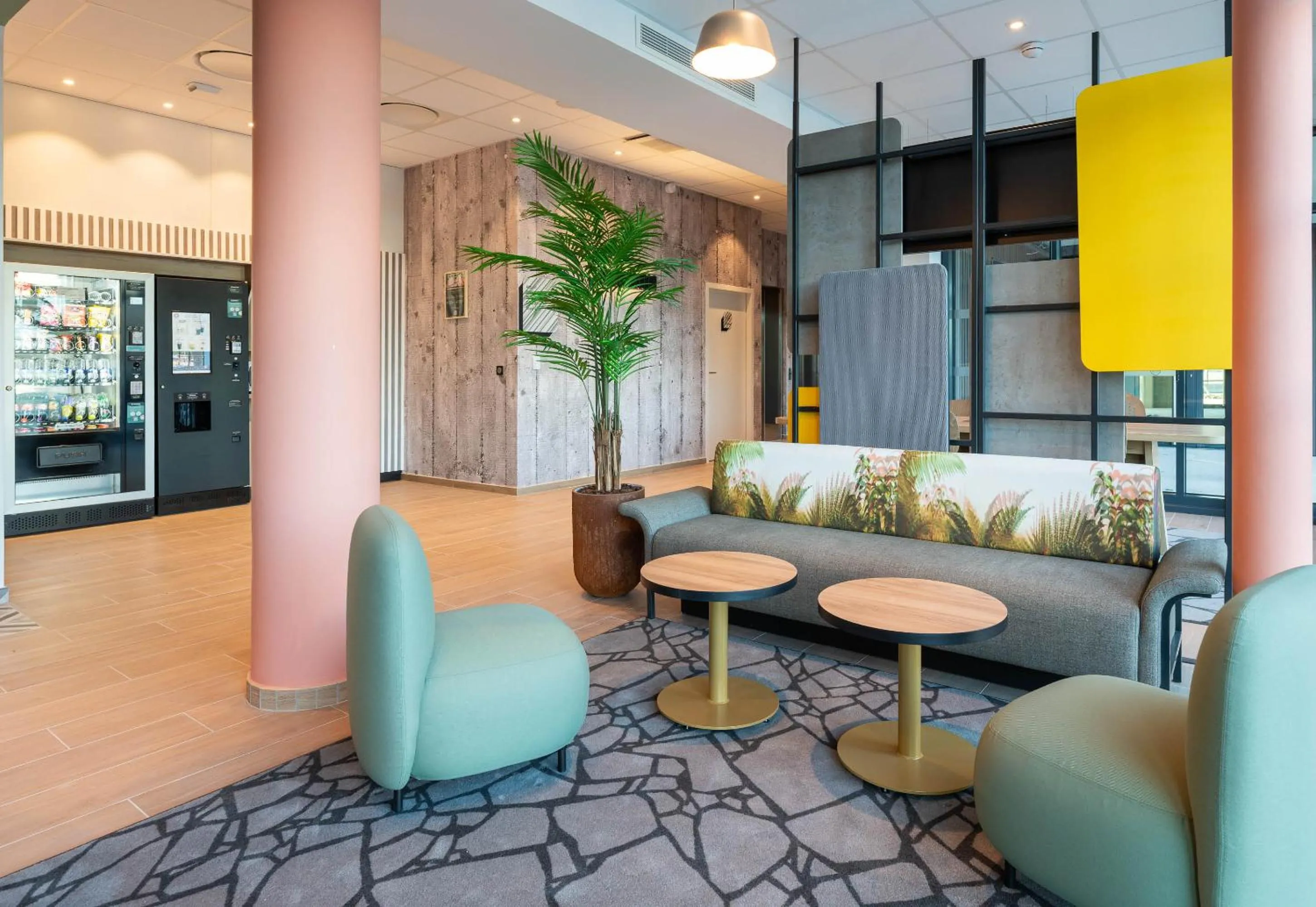 Restaurant/places to eat in B&B HOTEL Massieux Genay