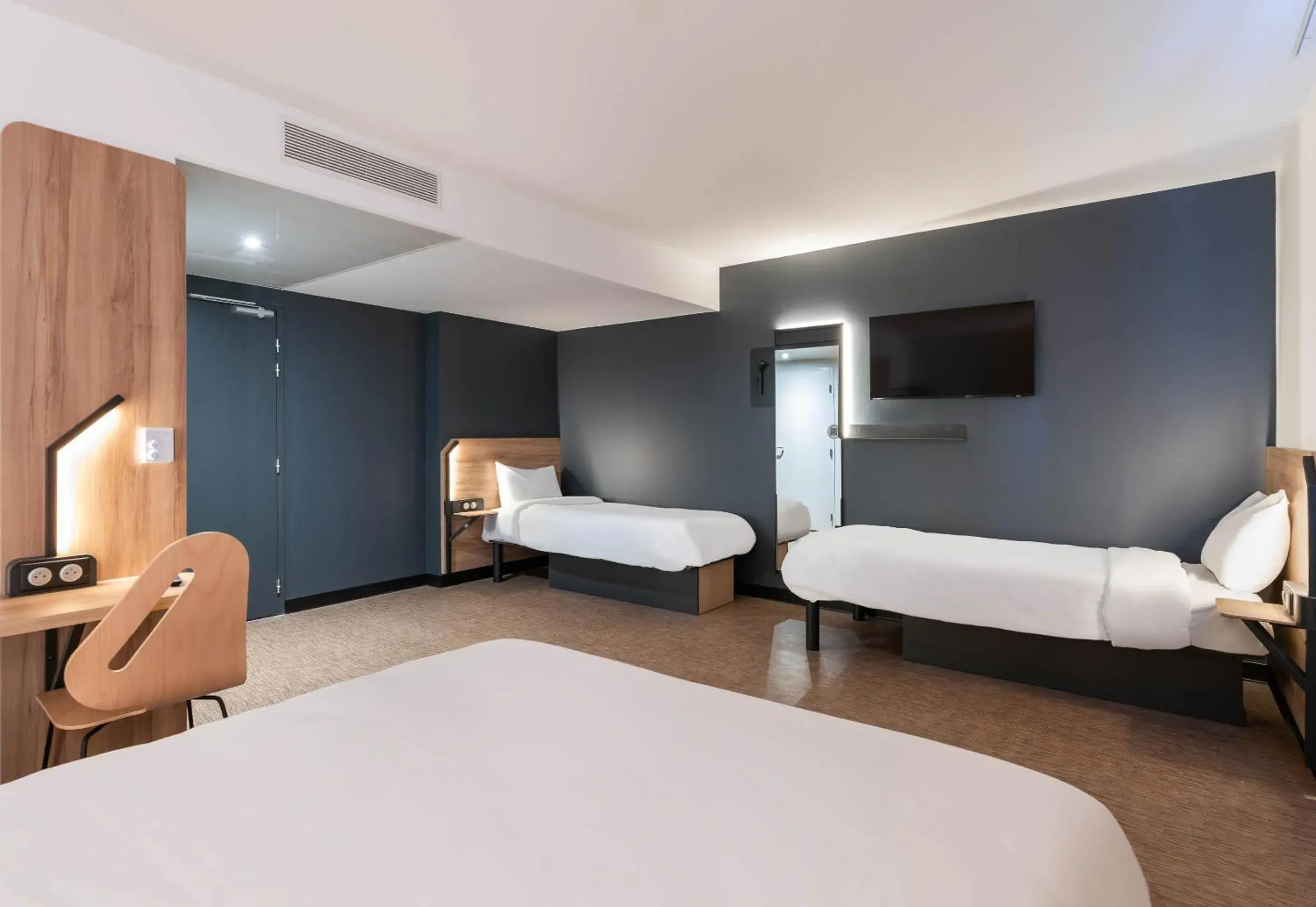 Quadruple Room in B&B HOTEL Massieux Genay Quadruple Room in B&B HOTEL Massieux Genay