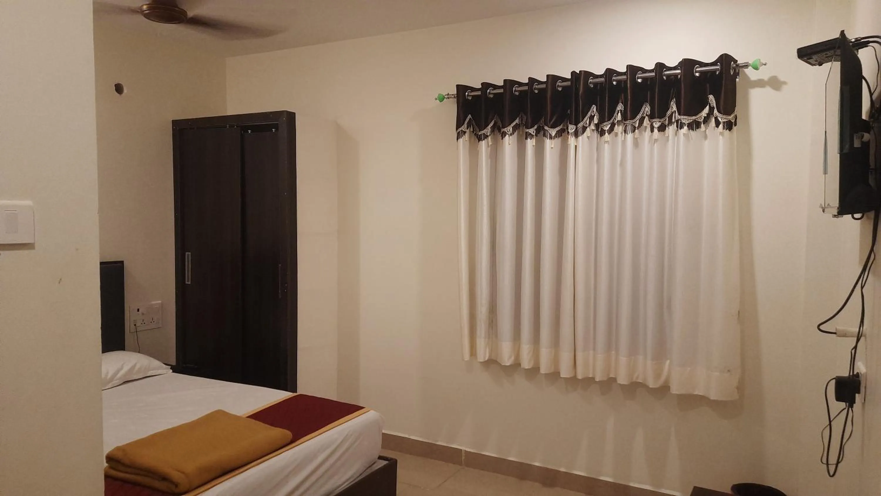 Bed in Hotel Sitar Grand