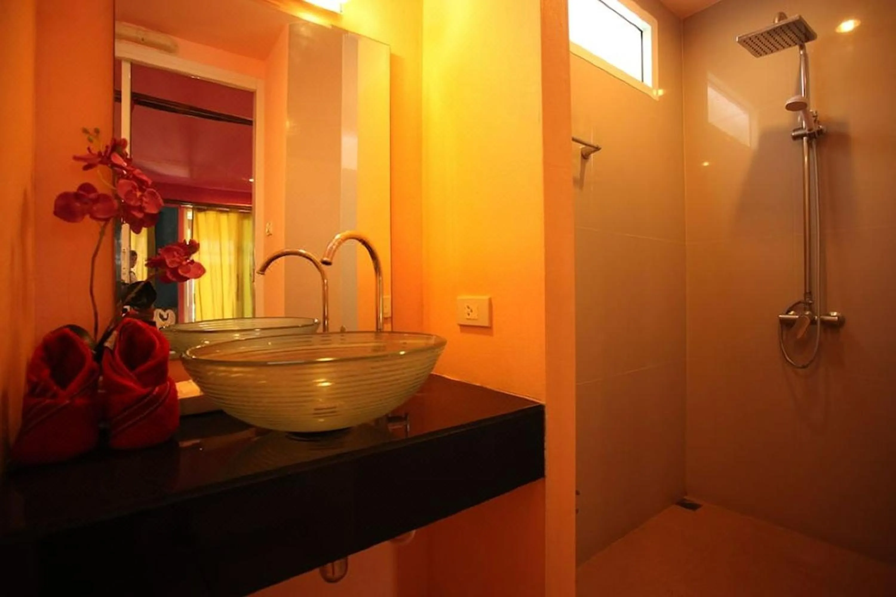 Shower in Chaba Bungalows