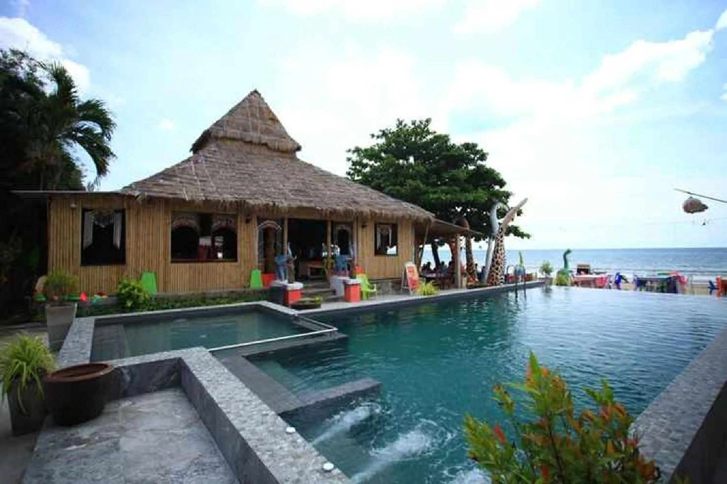 Swimming pool in Chaba Bungalows