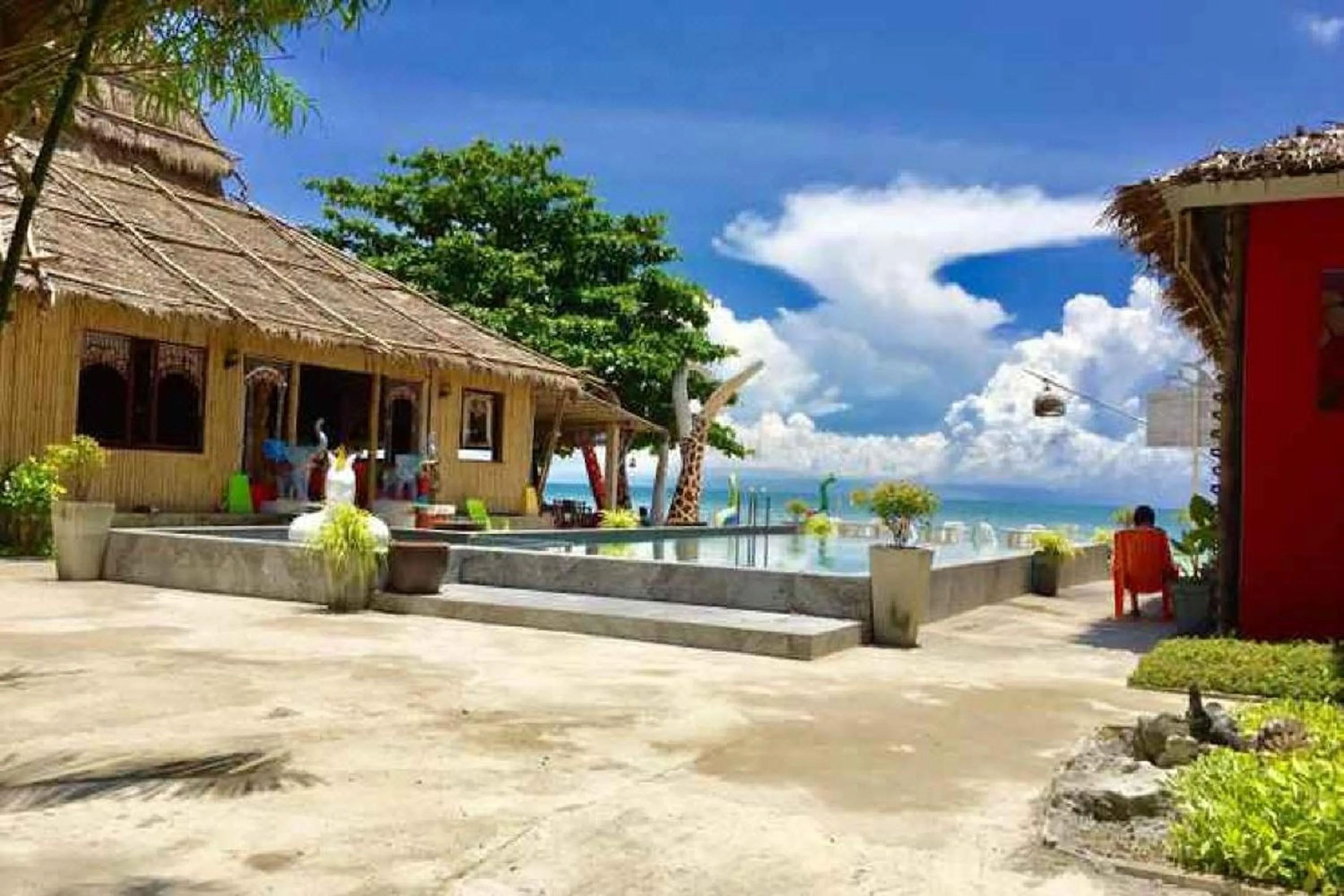 Swimming pool in Chaba Bungalows