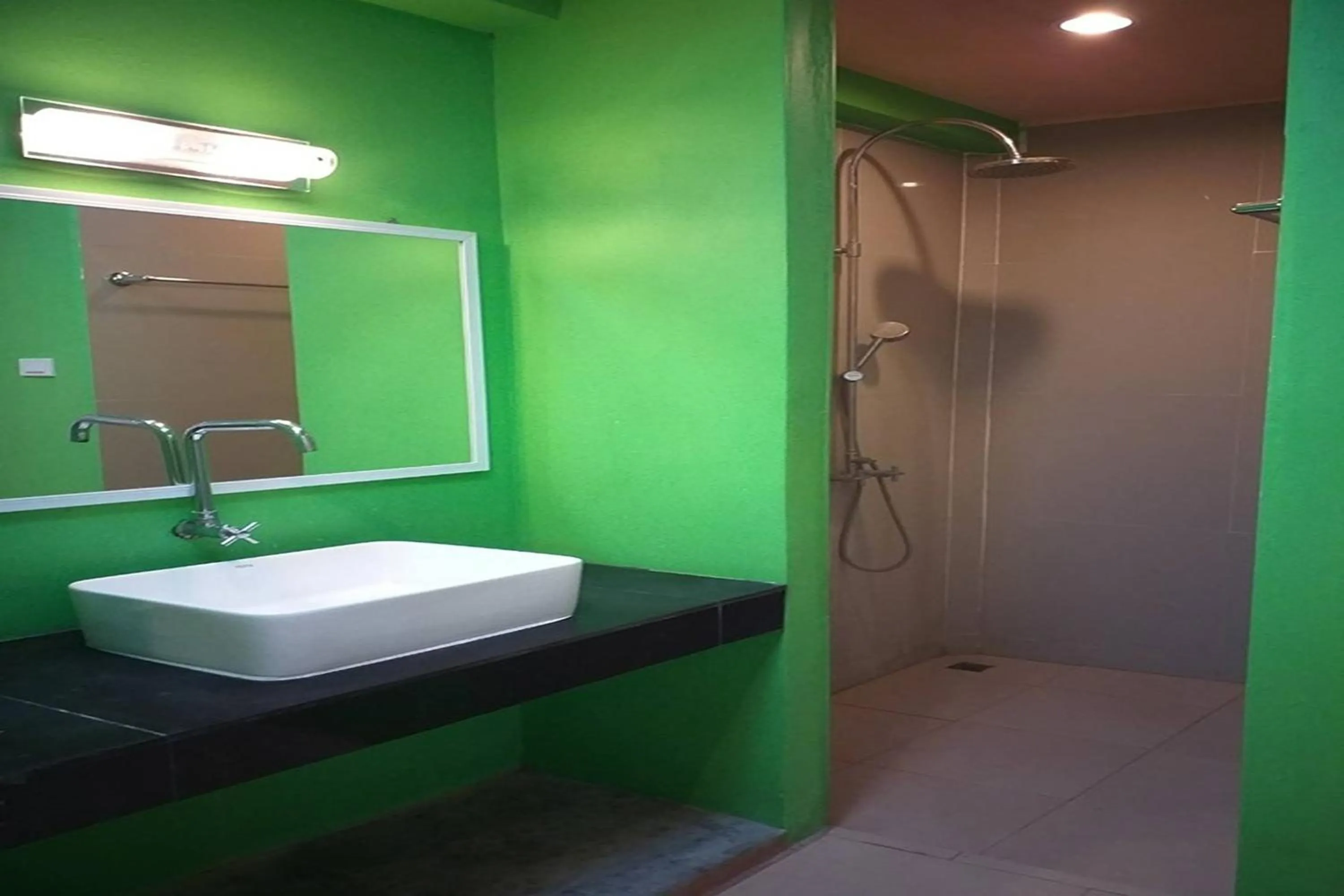 Shower in Chaba Bungalows