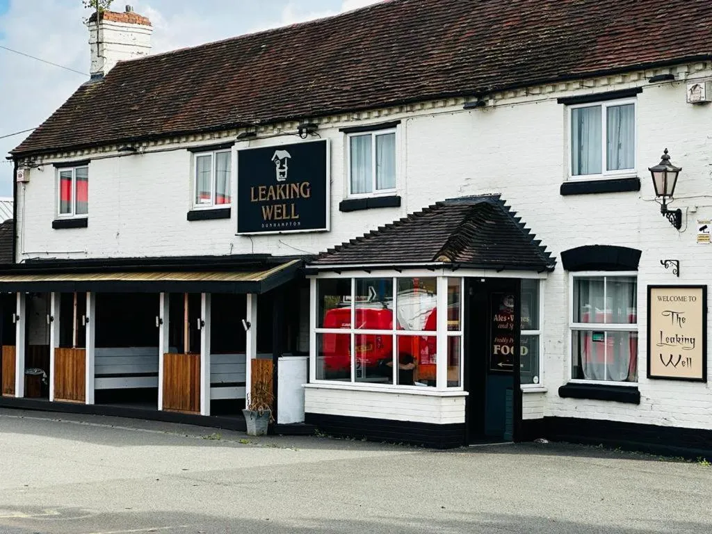 Leaking Well, Dunhampton