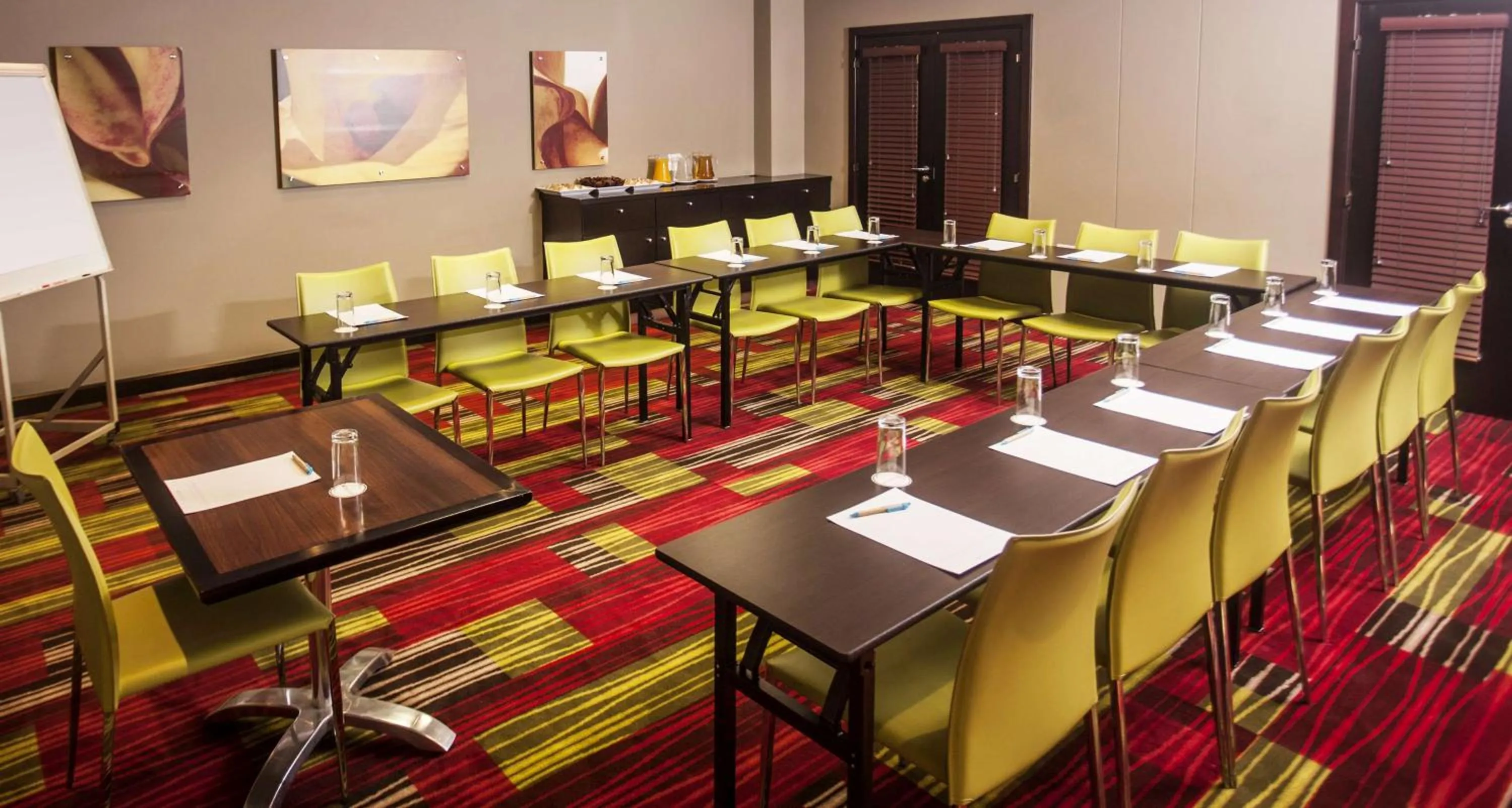 Meeting/conference room in StayEasy Eastgate