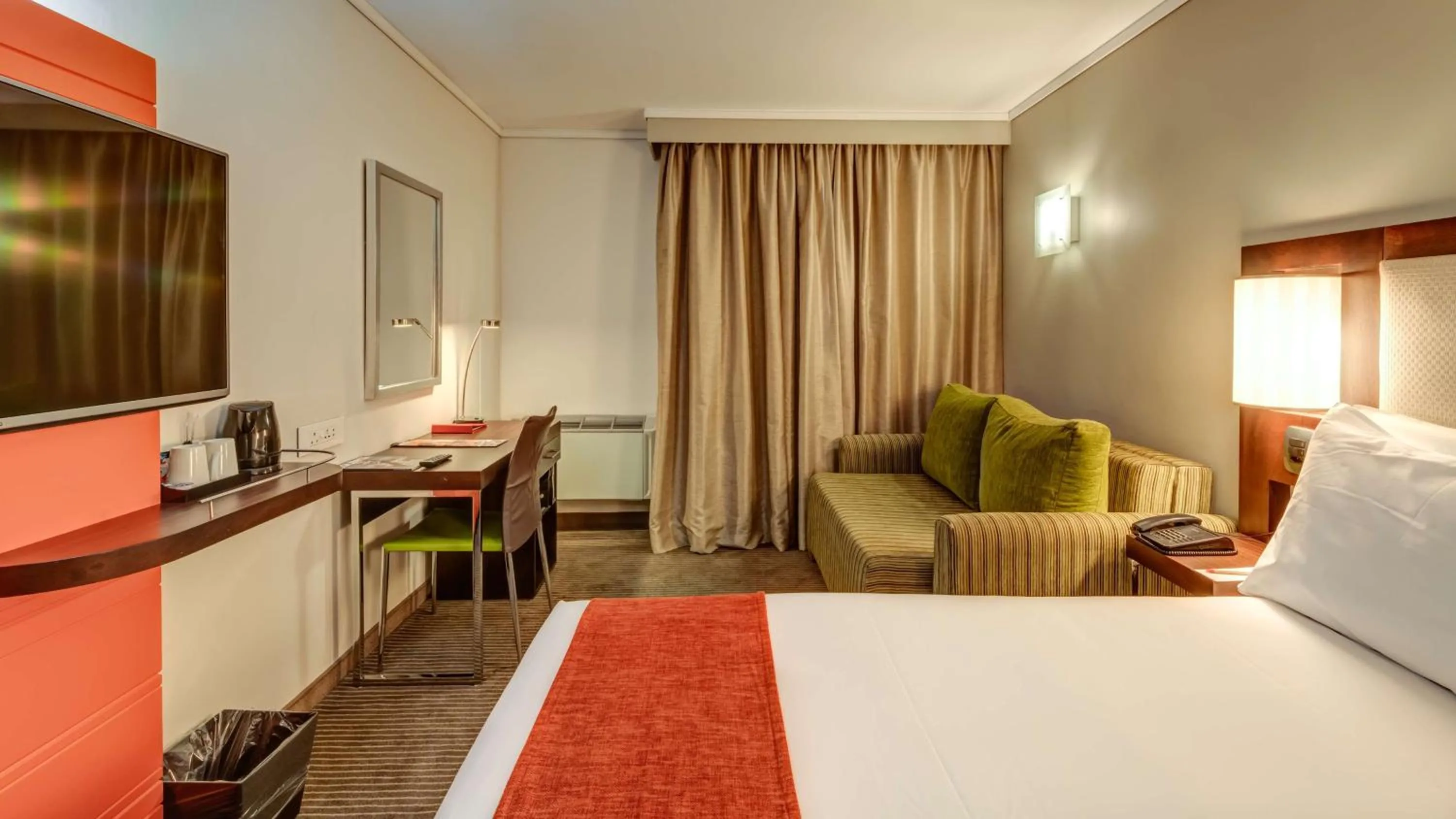 Bedroom, Bed in StayEasy Eastgate