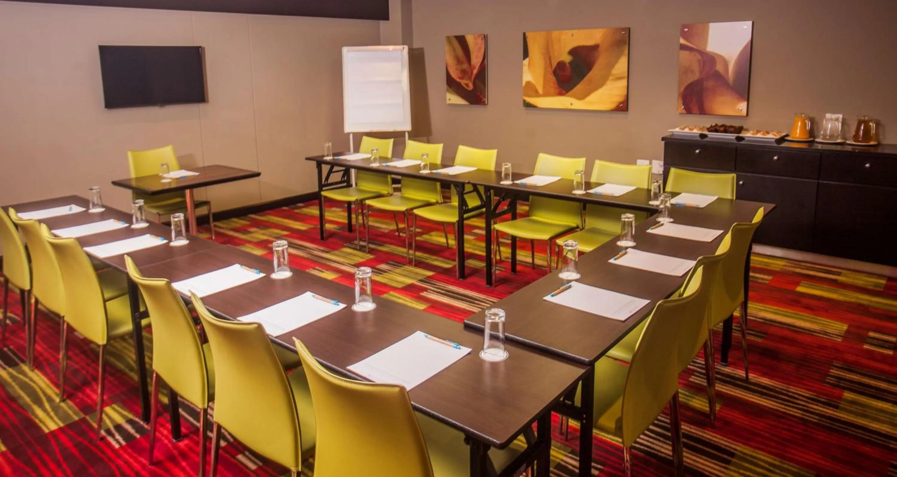 Meeting/conference room in StayEasy Eastgate