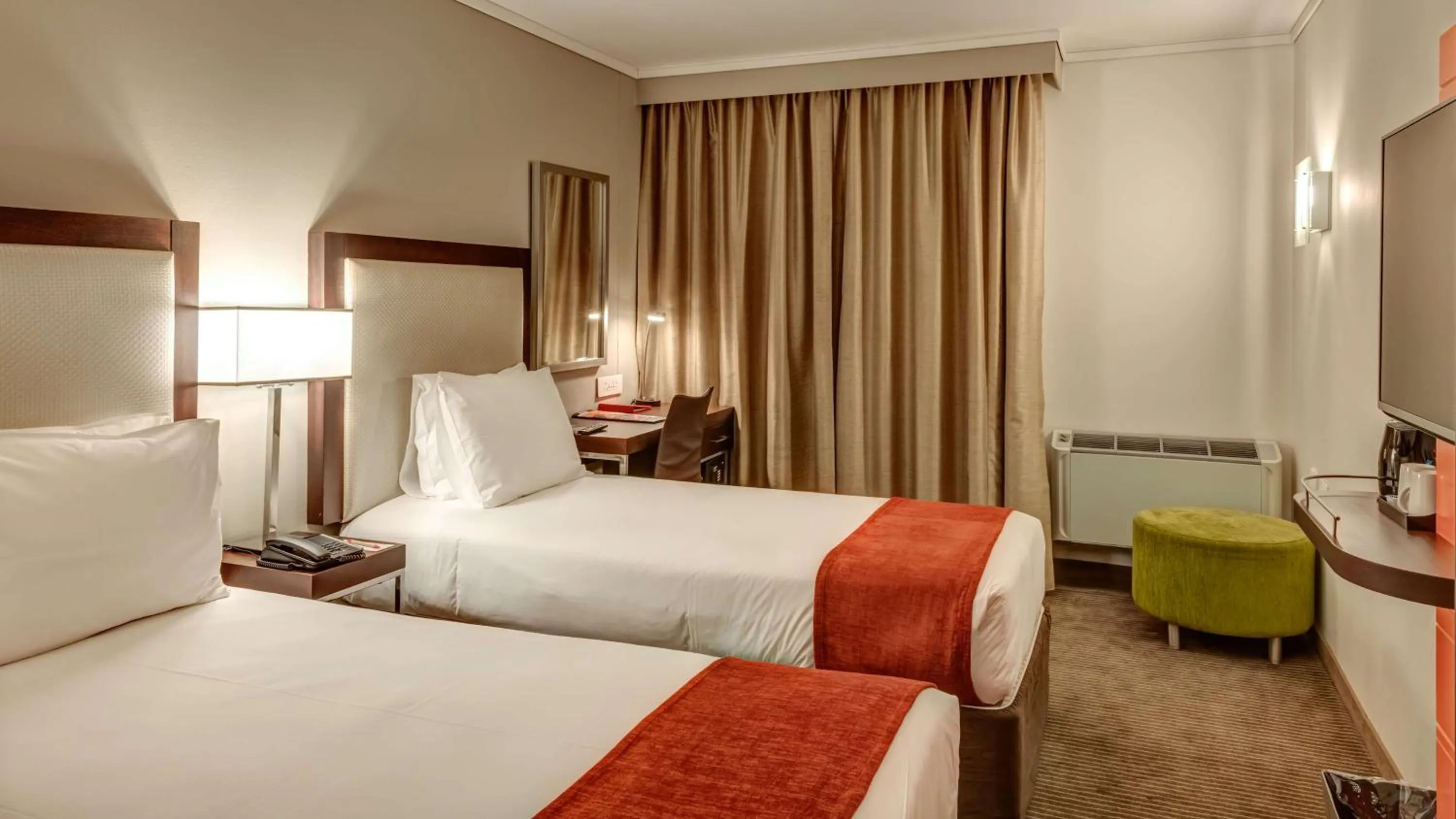 Bedroom, Bed in StayEasy Eastgate