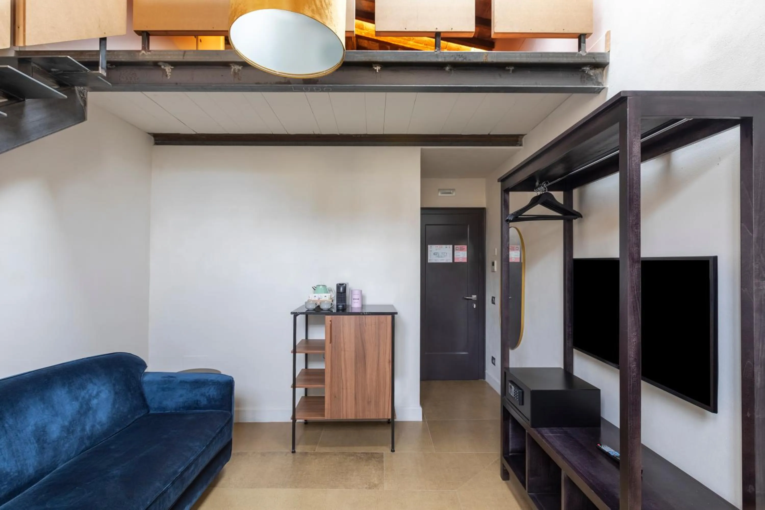 TV and multimedia in Numa Florence Felice