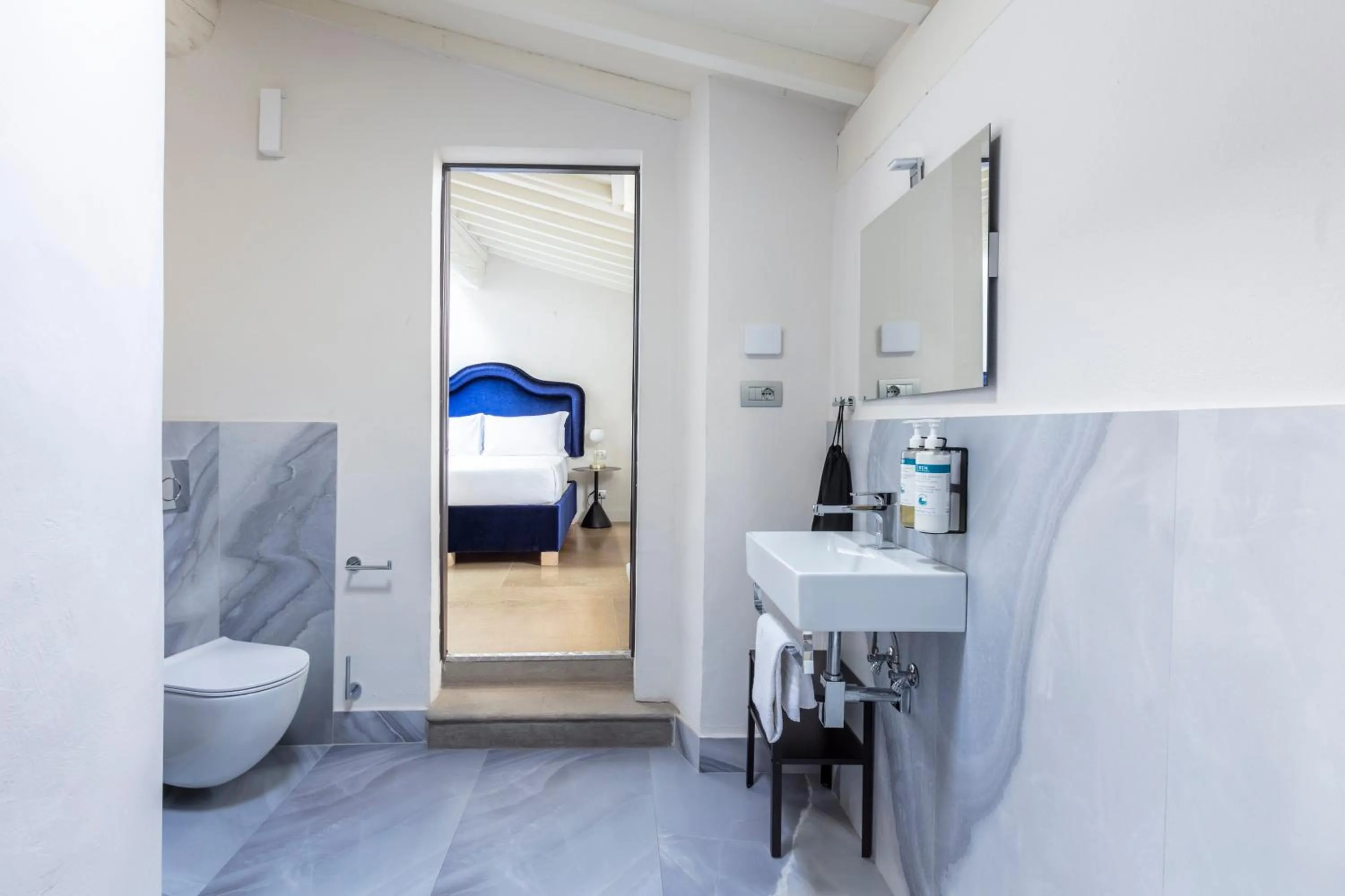 Bathroom, Bed in Numa Florence Felice