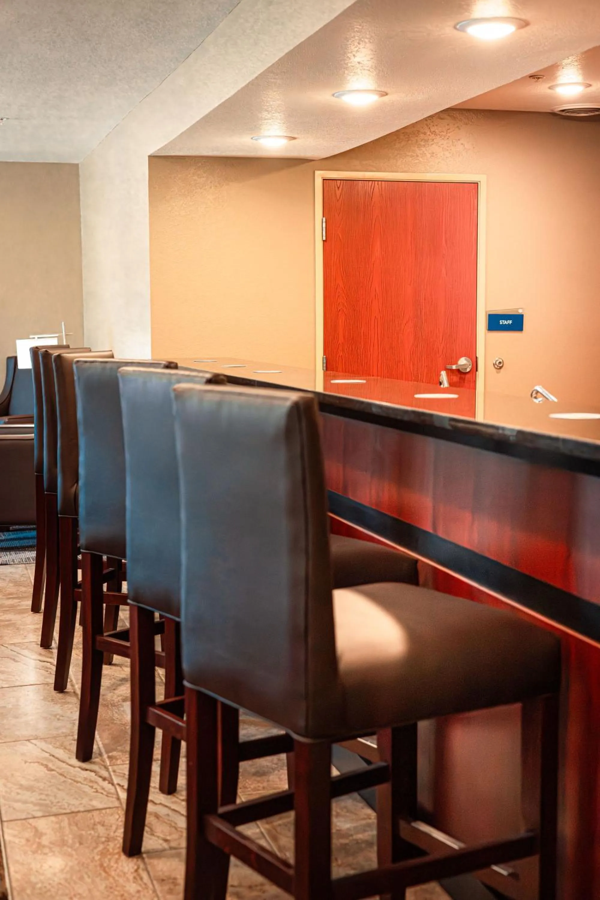 Lounge or bar in Cobblestone Inn & Suites - Big Lake