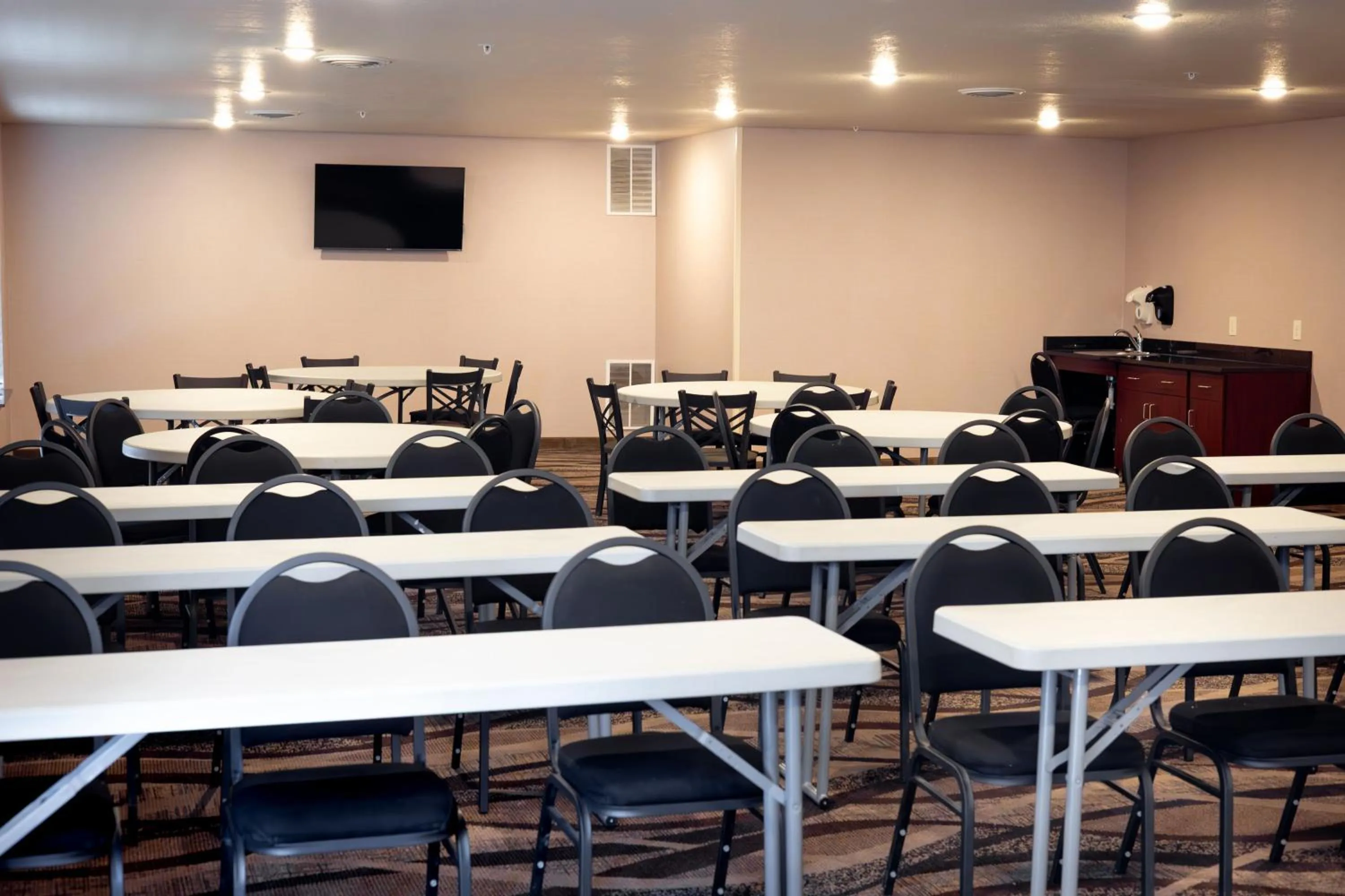 Meeting/conference room in Cobblestone Inn & Suites - Big Lake