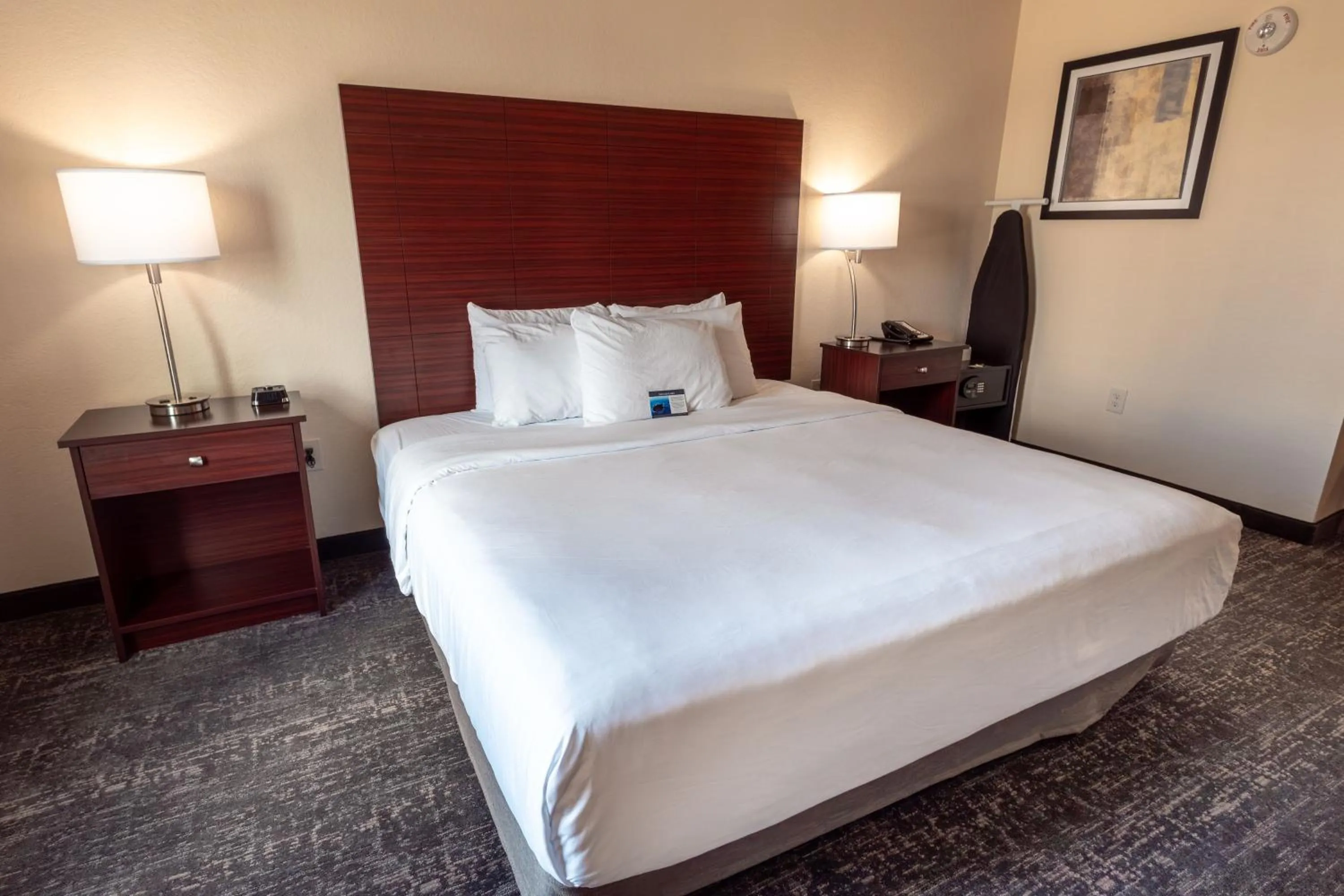 Bedroom, Bed in Cobblestone Inn & Suites - Big Lake