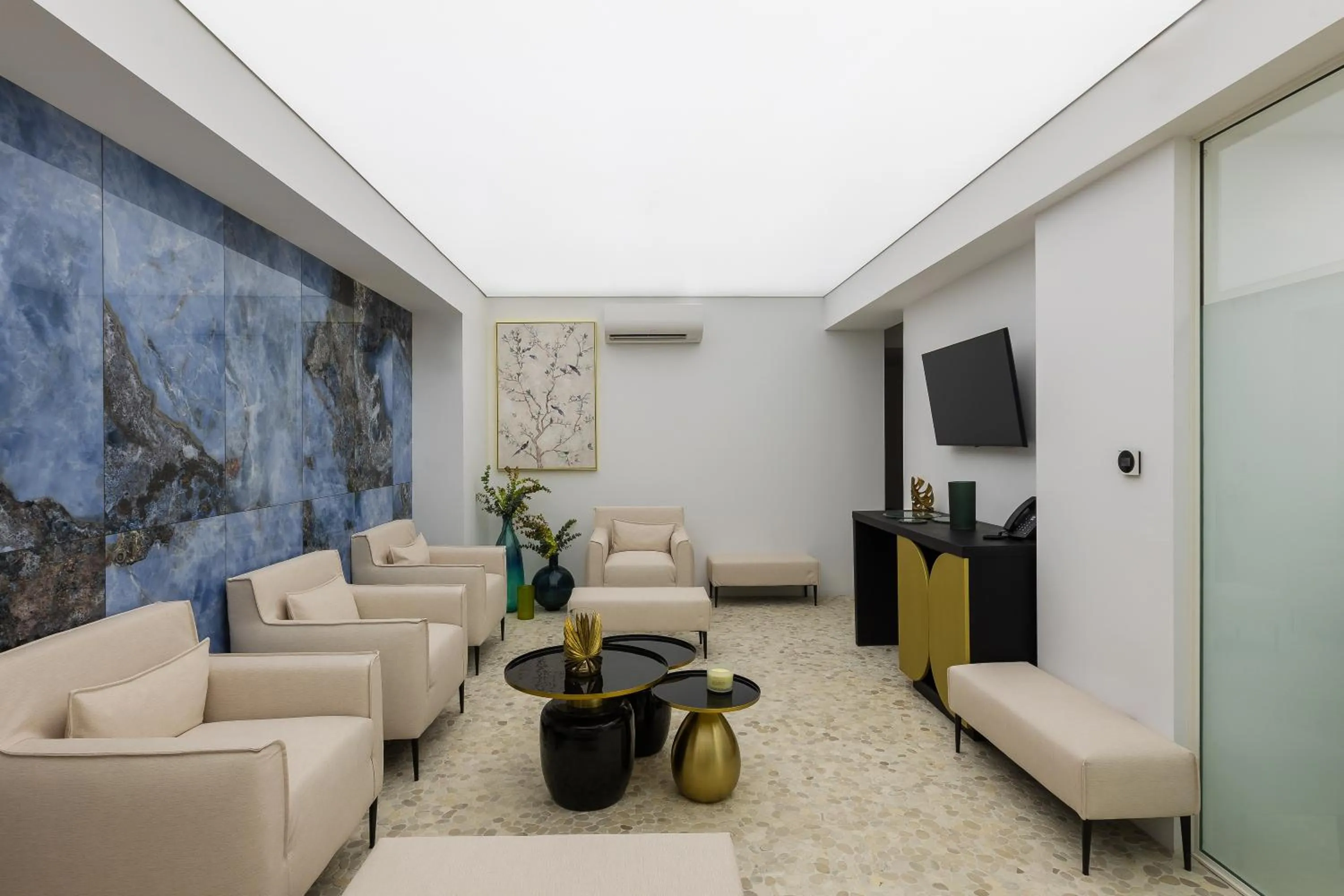 Communal lounge/ TV room in Santo Mangata Boutique Hotel and Spa