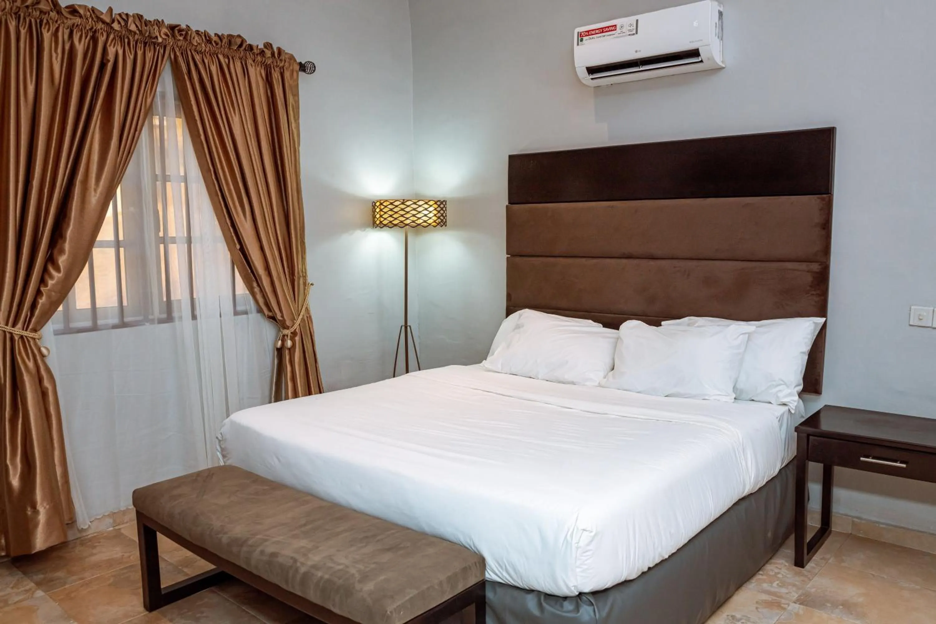 Bed in IKOGOSI WARM SPRINGS RESORT