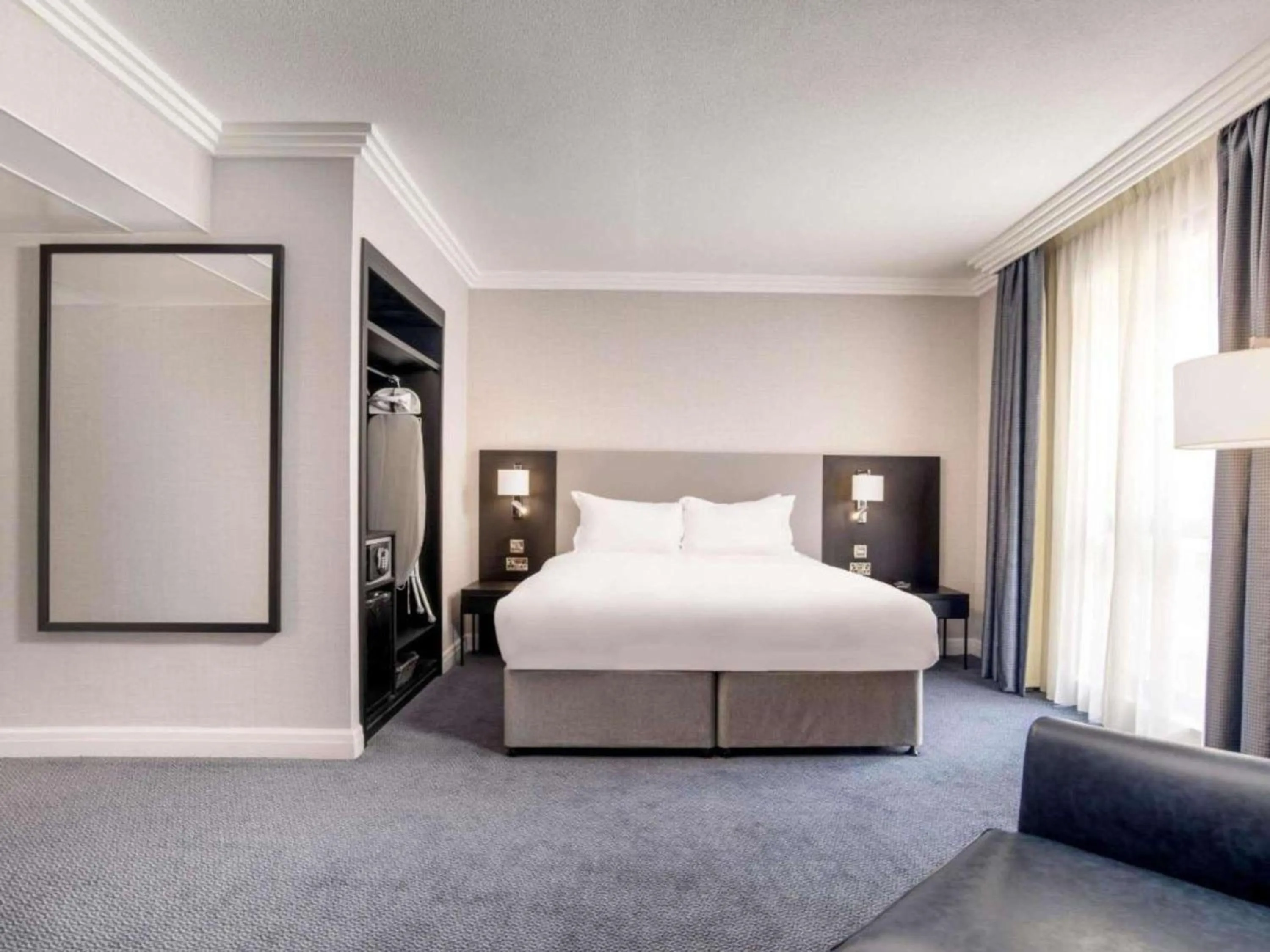 Bedroom, Bed in Sofitel London Gatwick