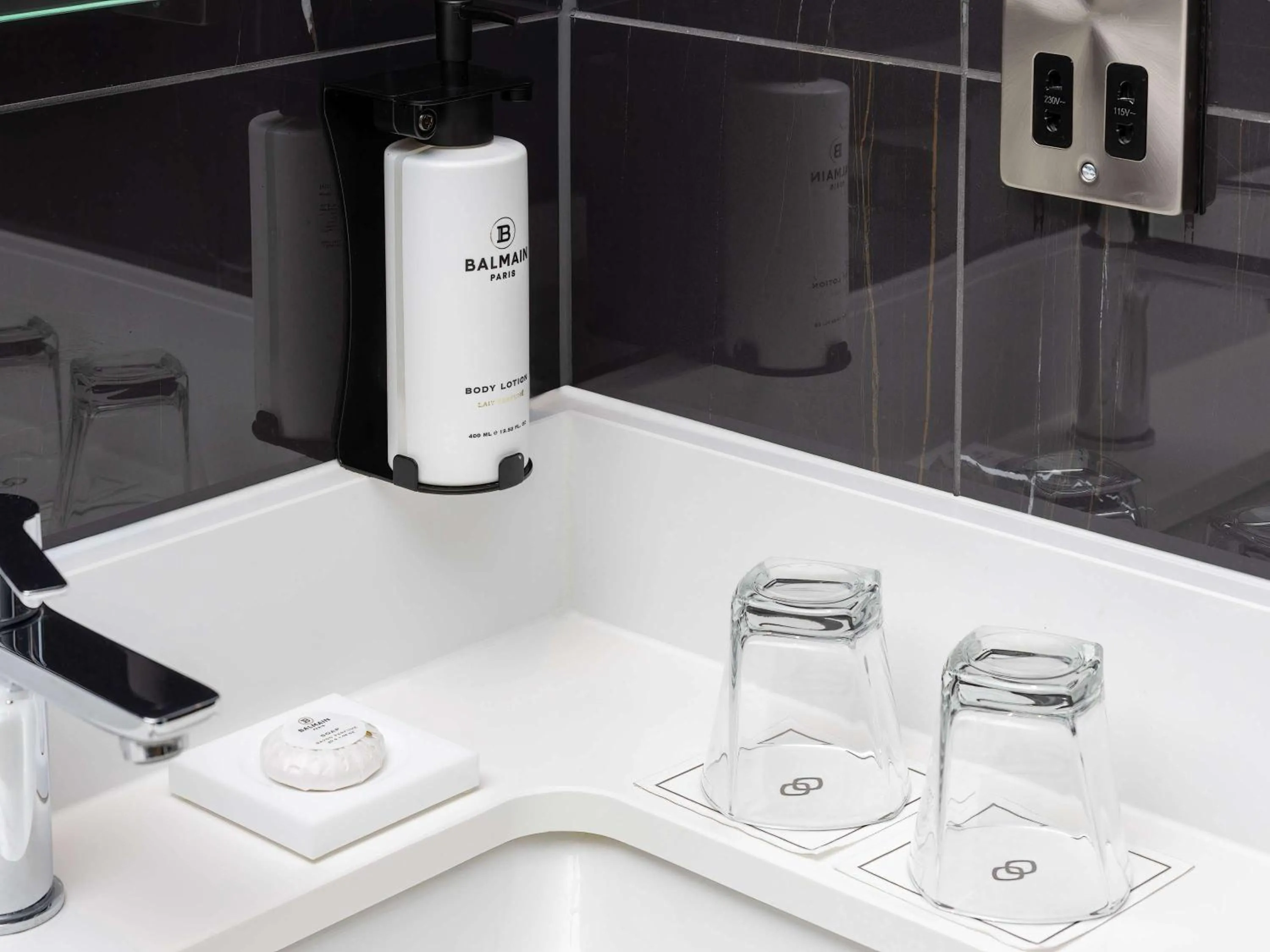 Bathroom in Sofitel London Gatwick