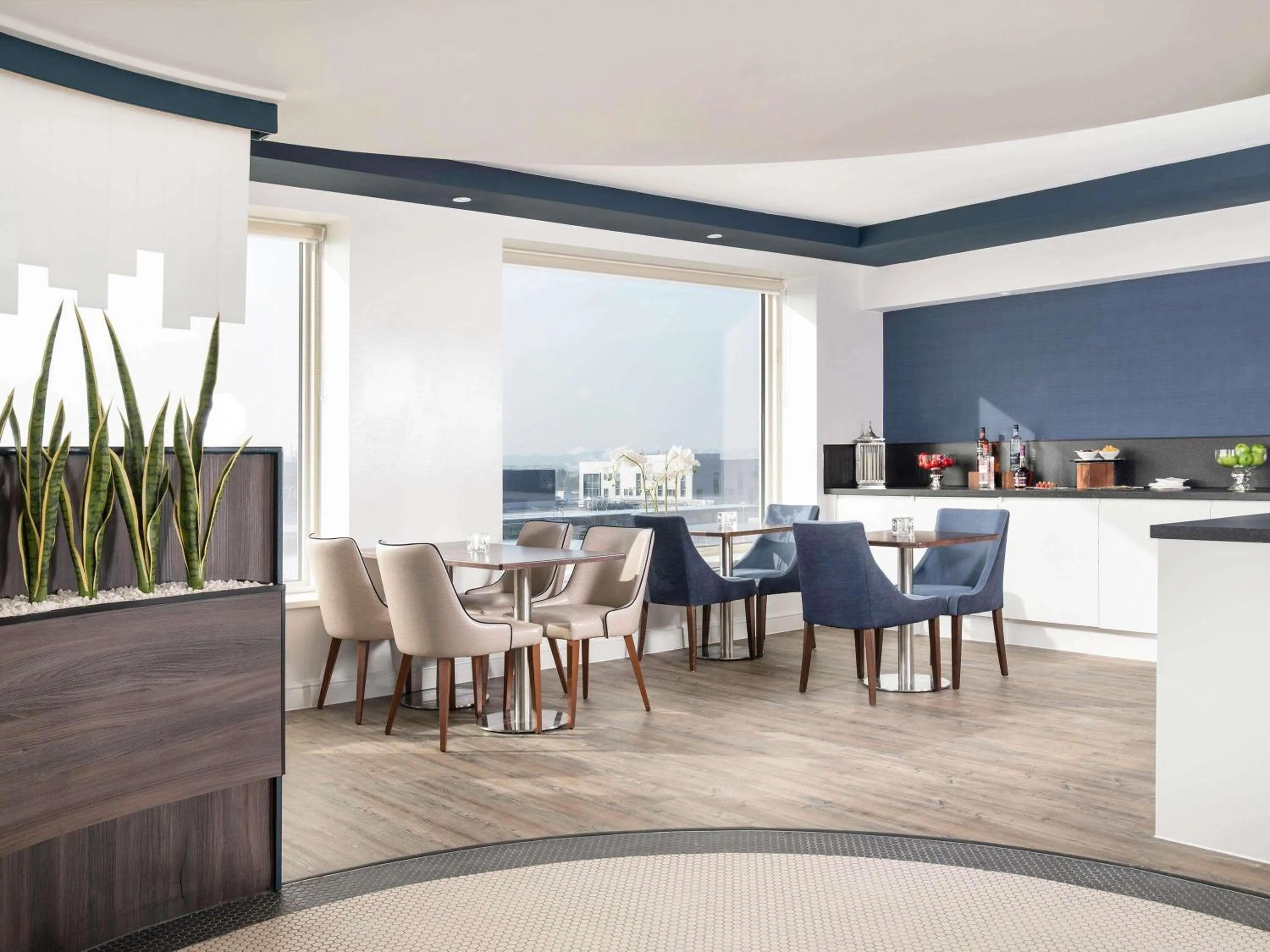 Bedroom in Sofitel London Gatwick