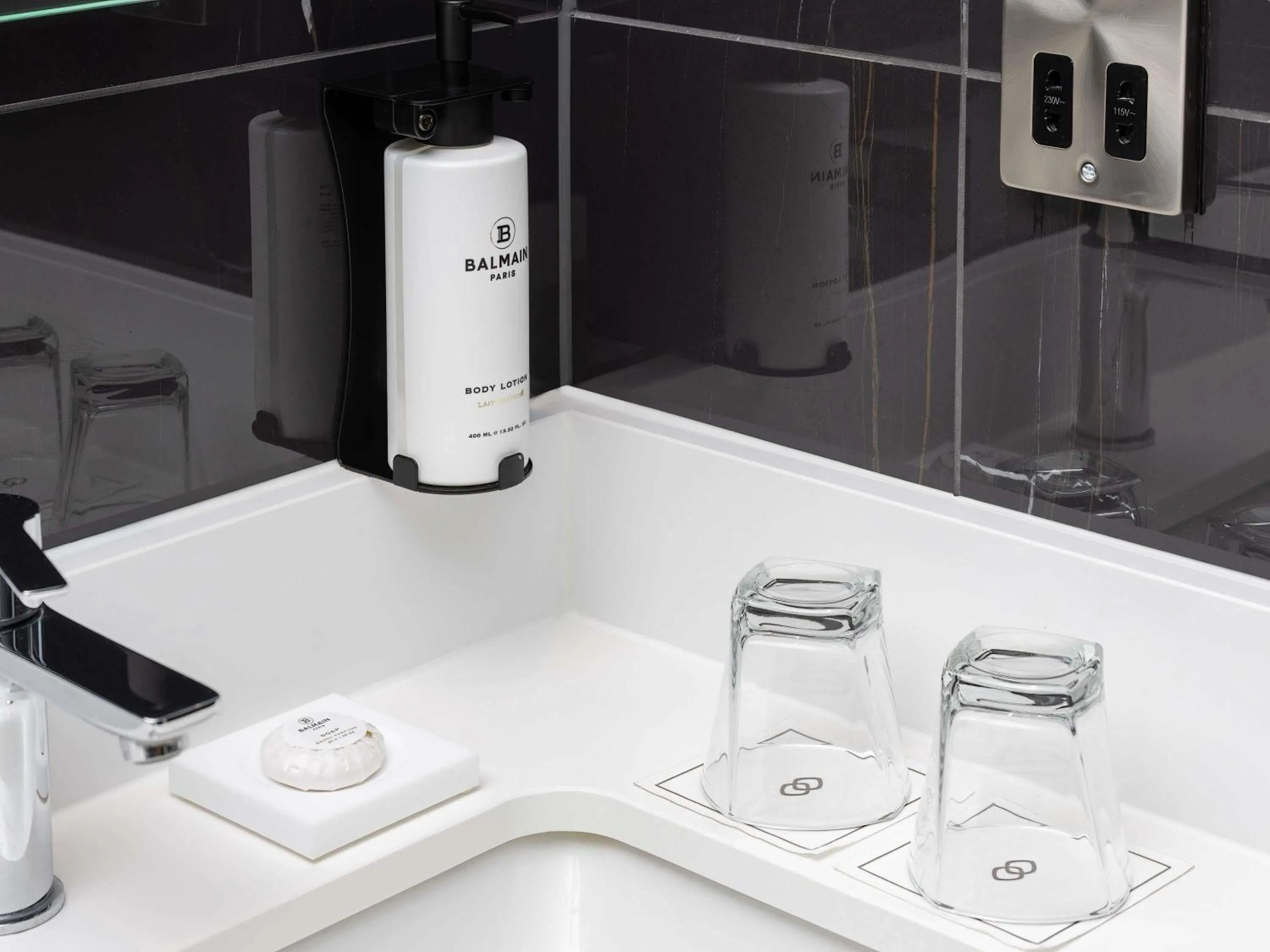 Bedroom in Sofitel London Gatwick