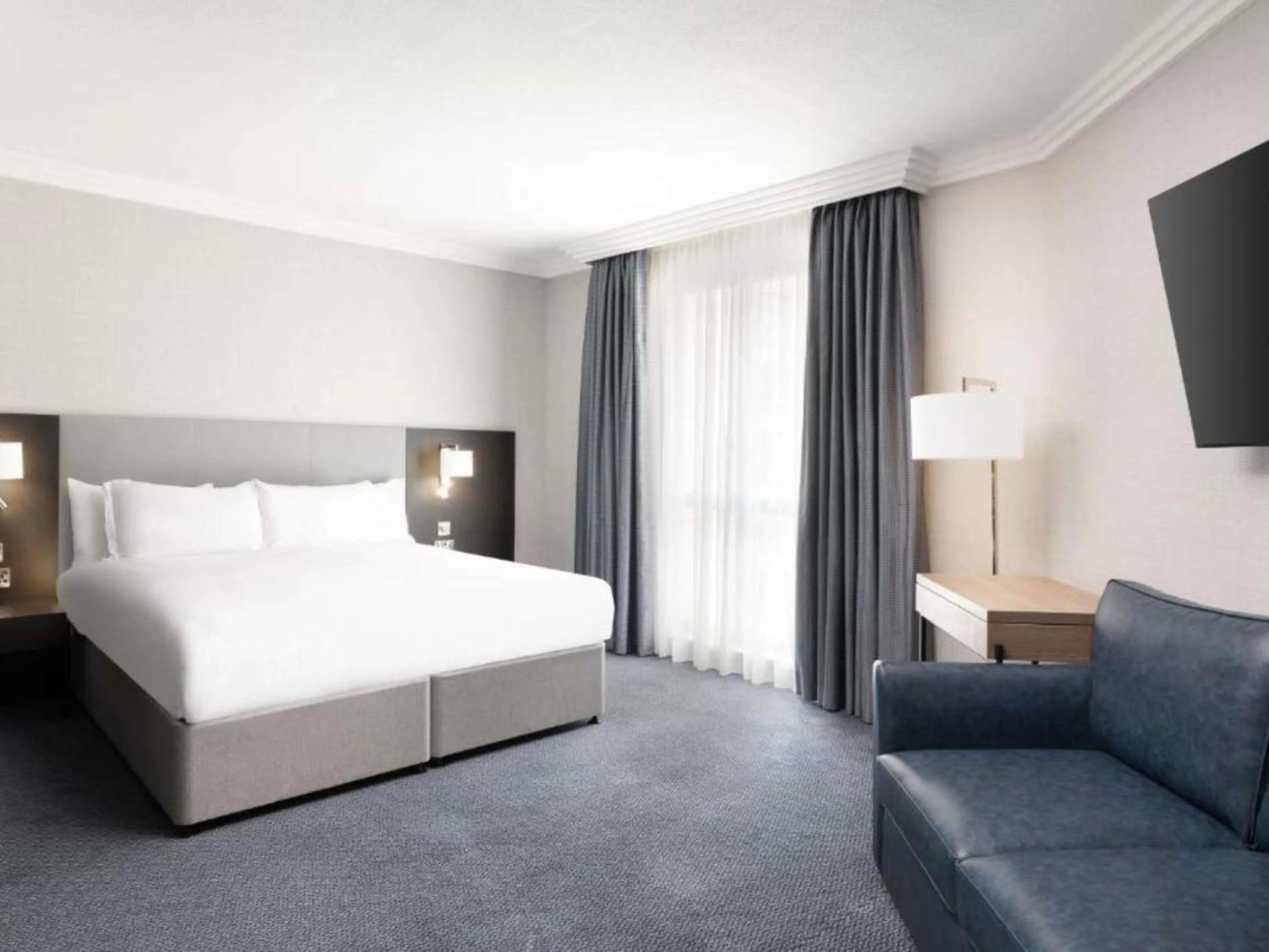 Bedroom, Bed in Sofitel London Gatwick
