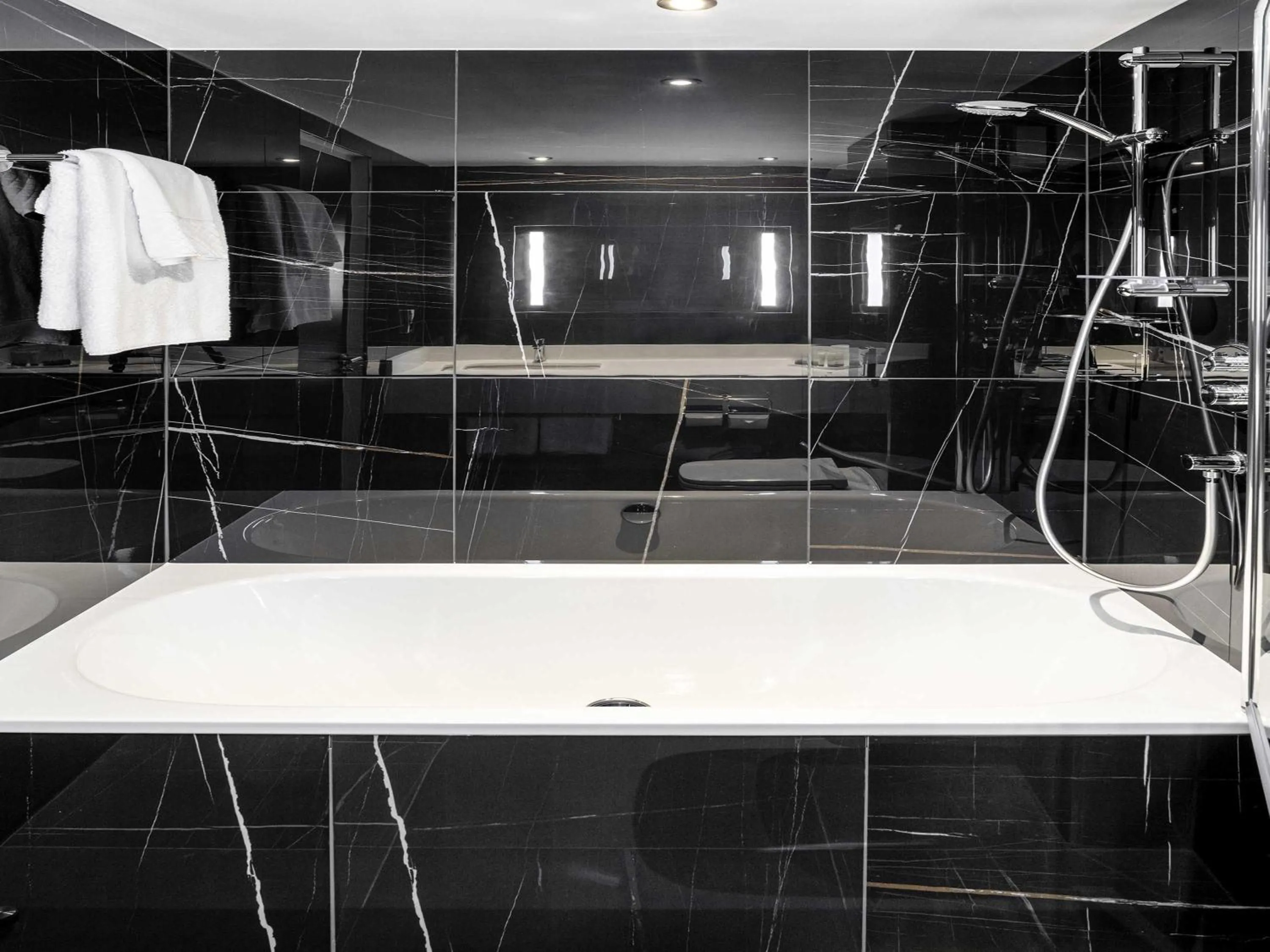 Bedroom in Sofitel London Gatwick