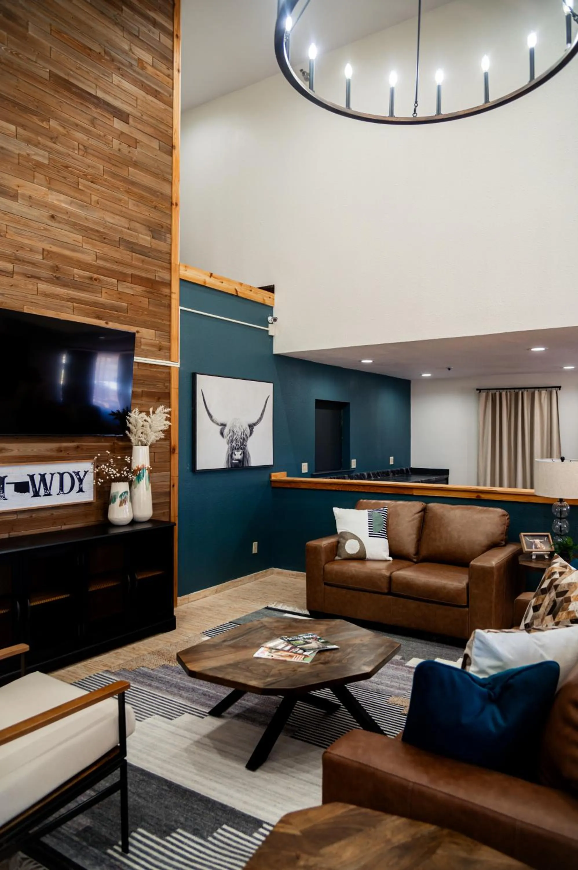 Communal lounge/ TV room in OK Welcome Home Hotel