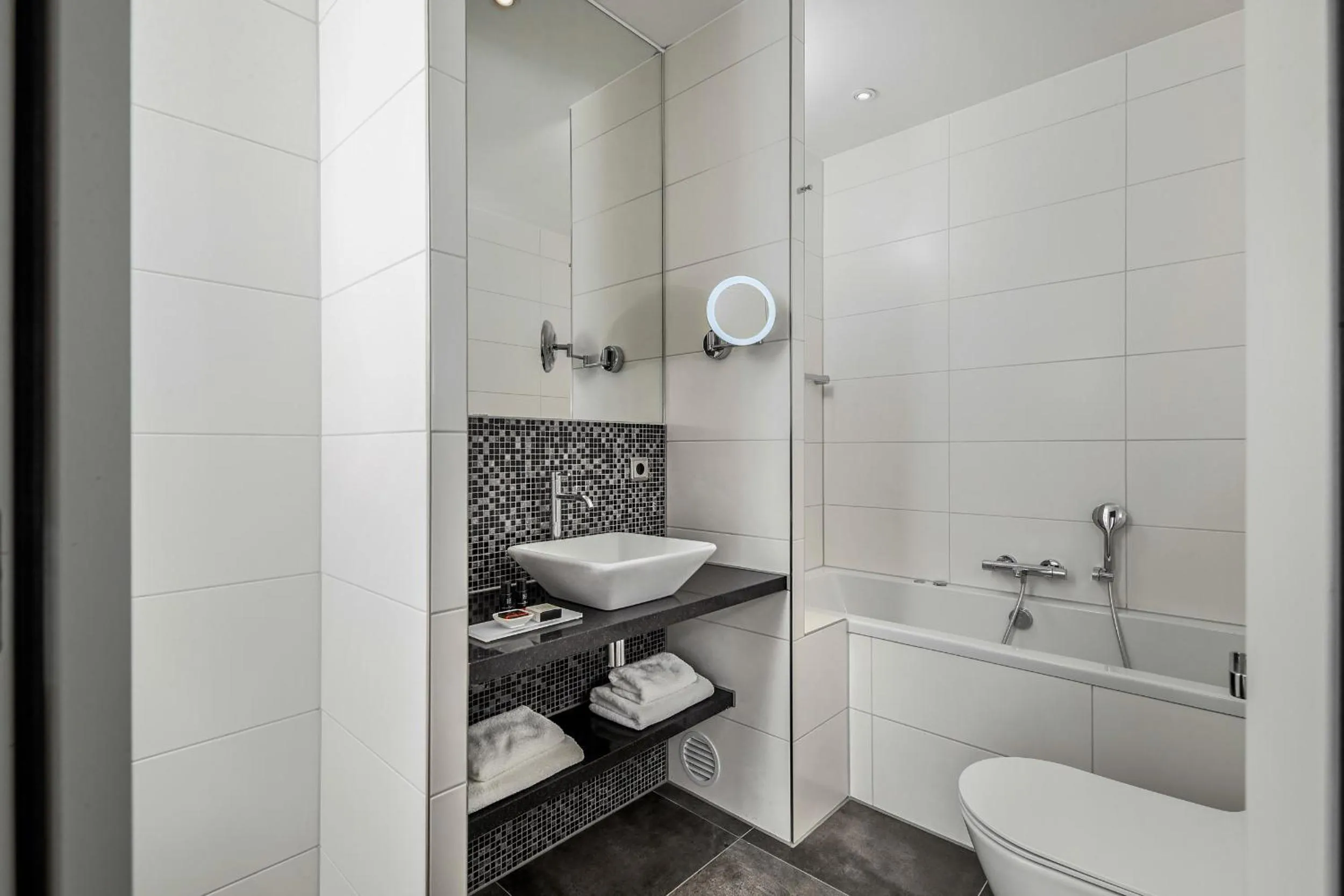 Bathroom in Hotel De Lindeboom